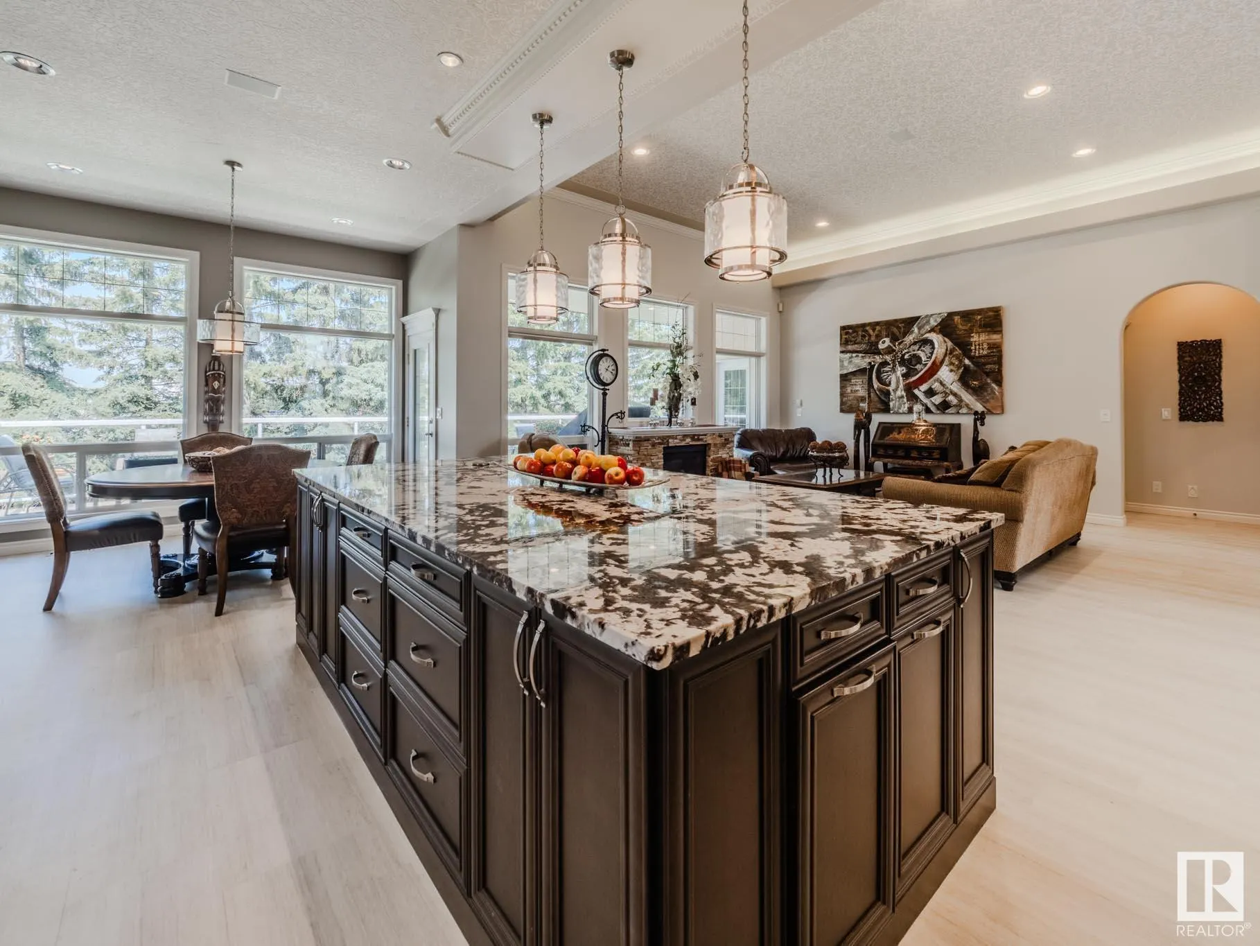 301 ESTATE Drive