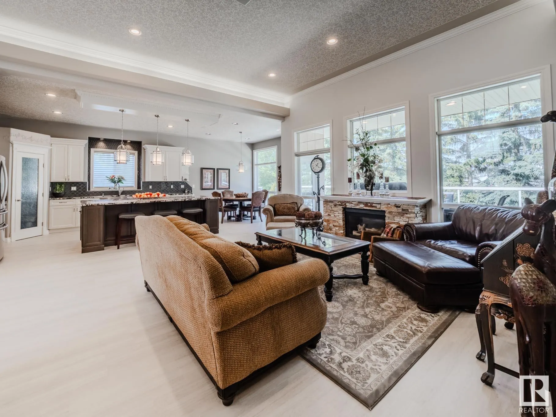 301 ESTATE Drive