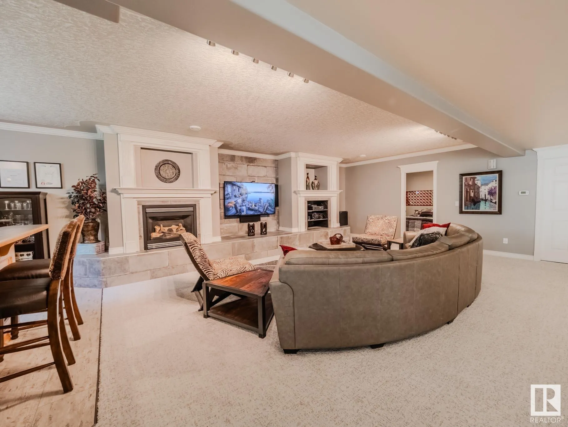 301 ESTATE Drive