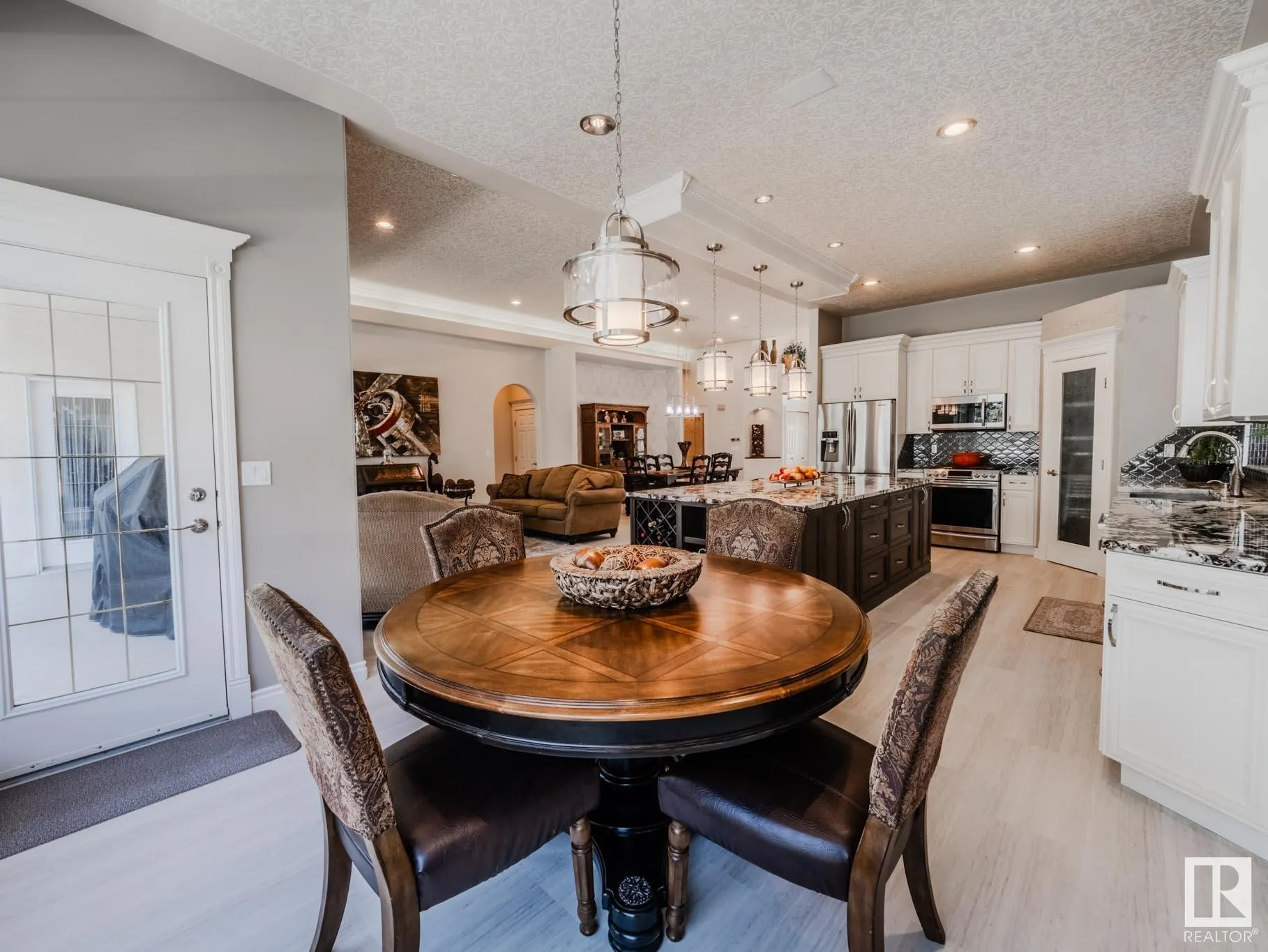 301 ESTATE Drive