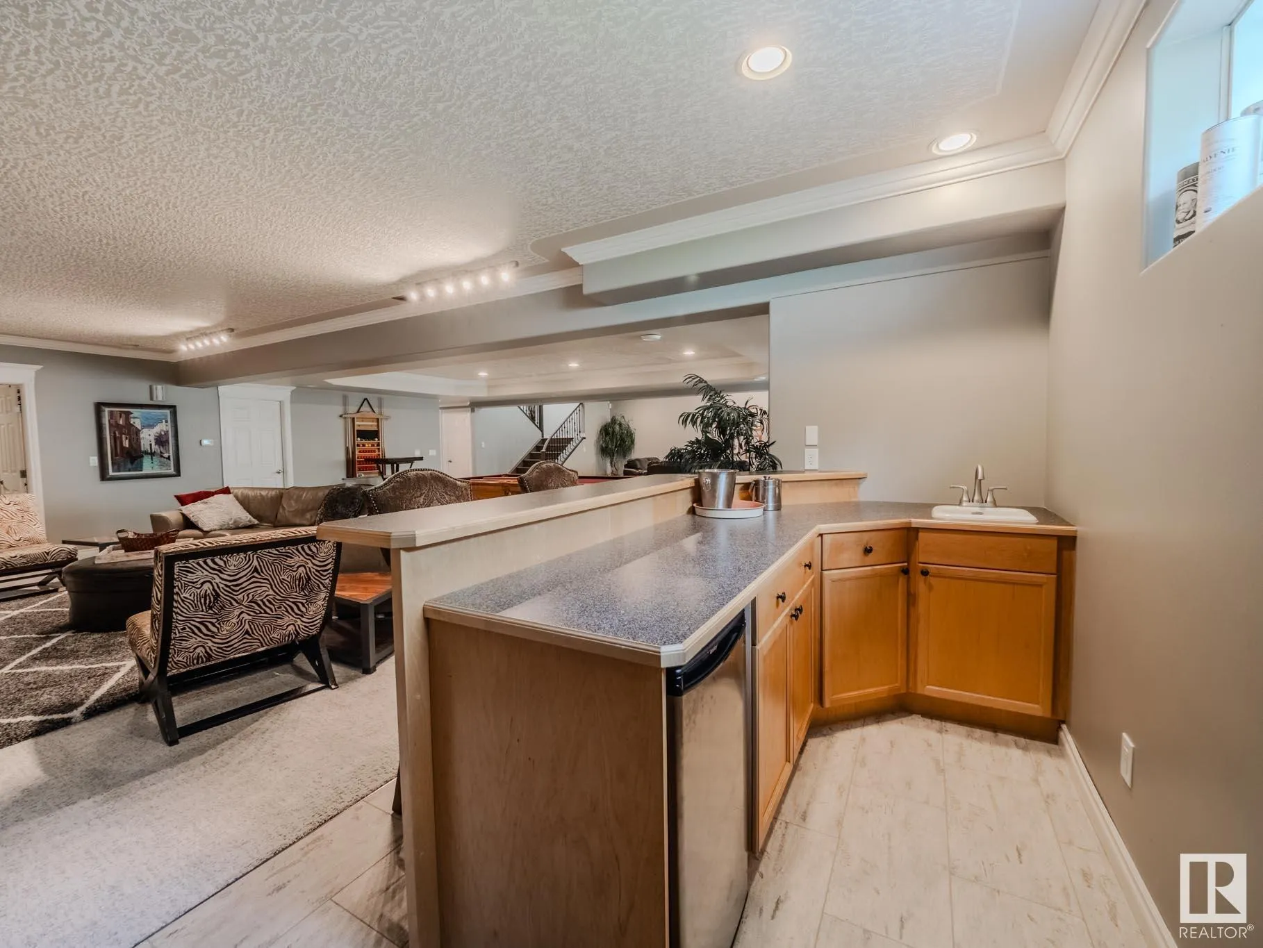 301 ESTATE Drive