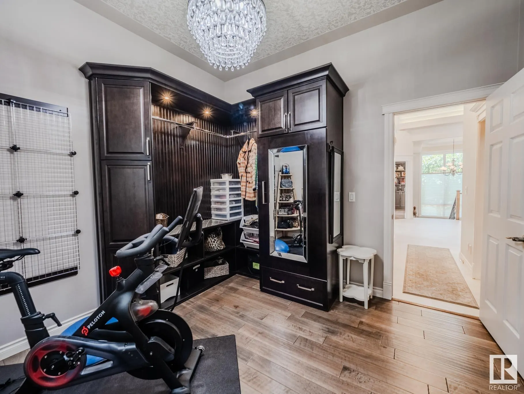 301 ESTATE Drive