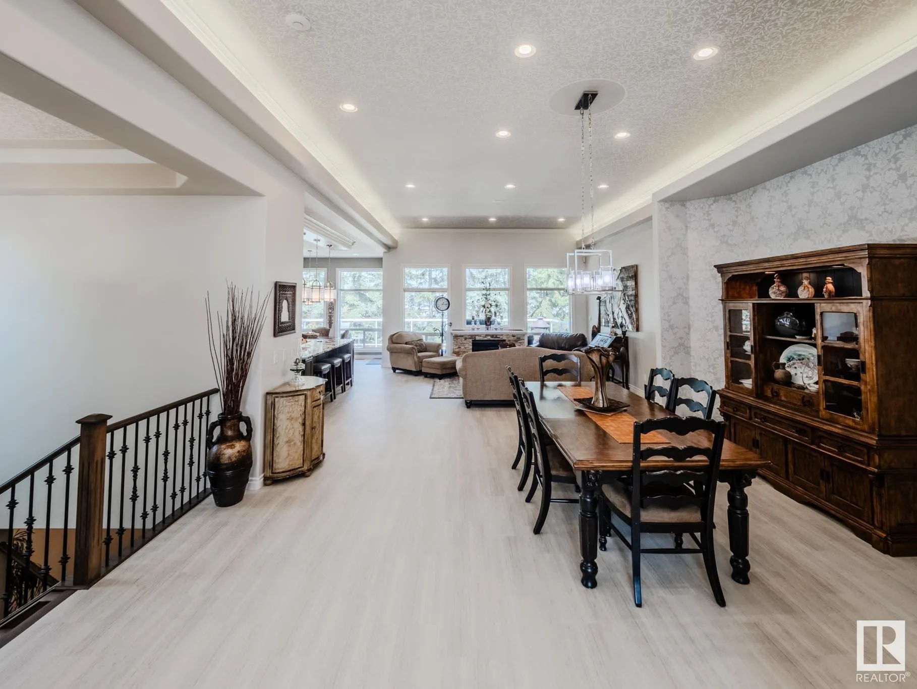 301 ESTATE Drive