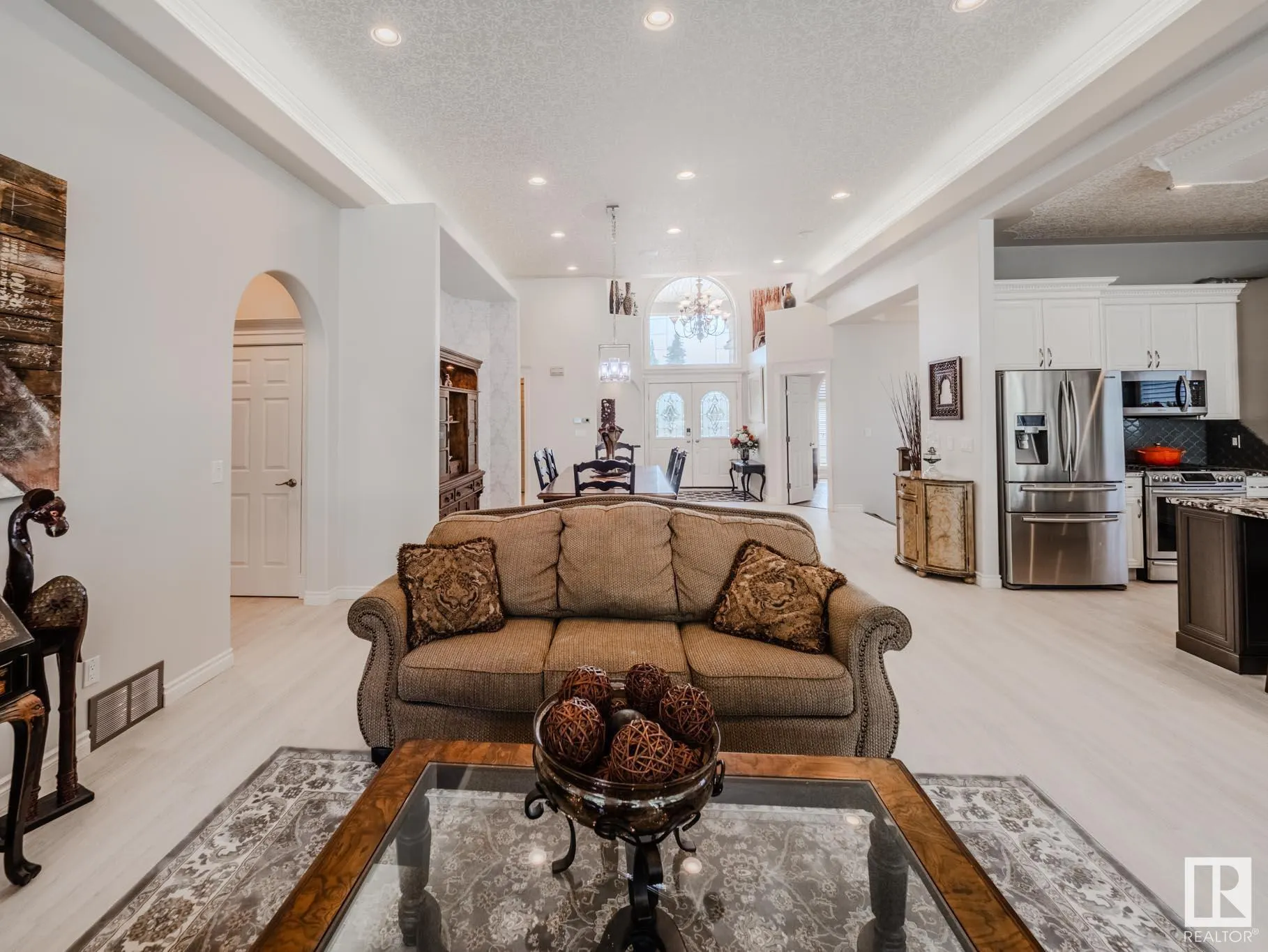 301 ESTATE Drive