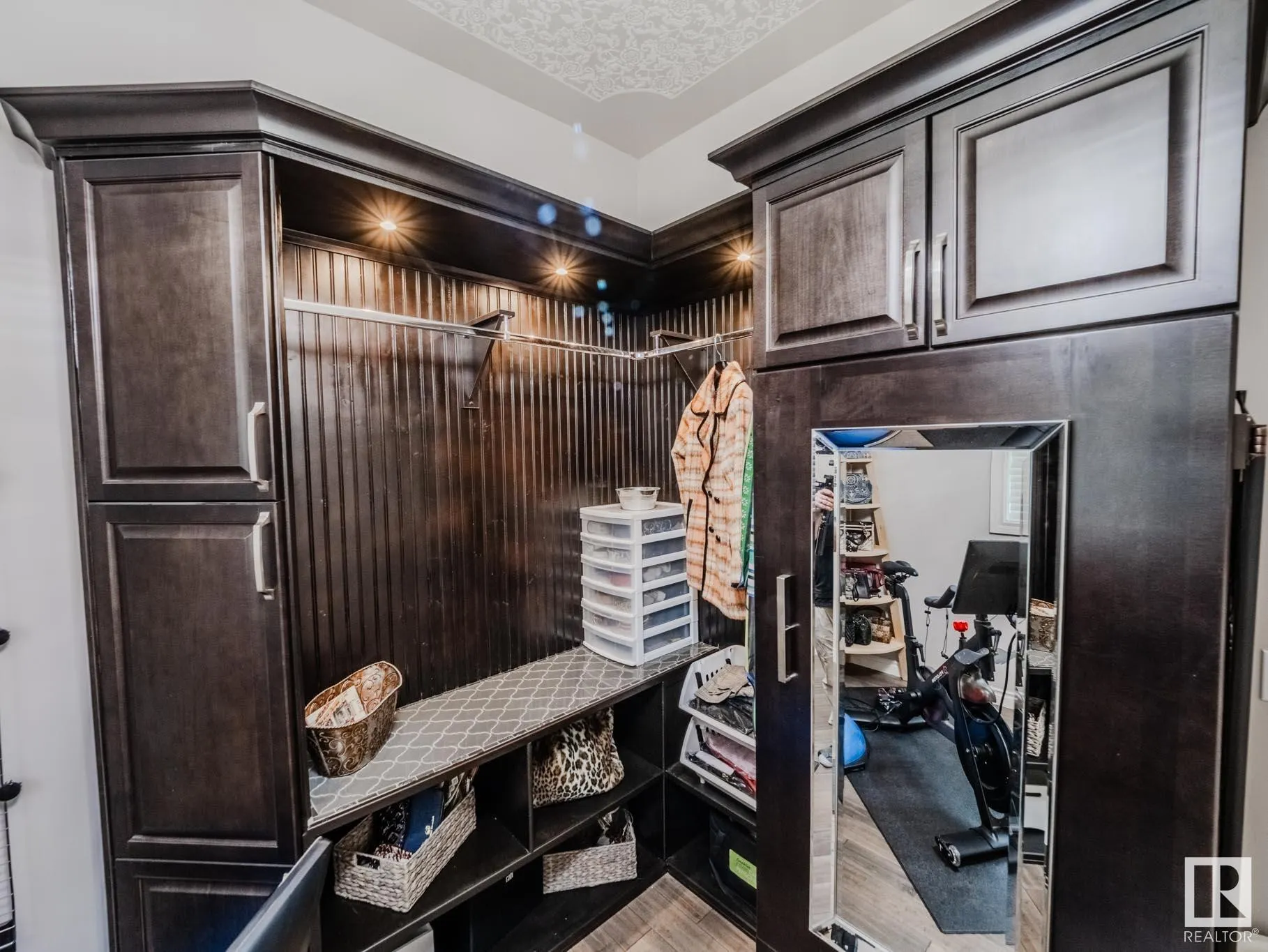301 ESTATE Drive