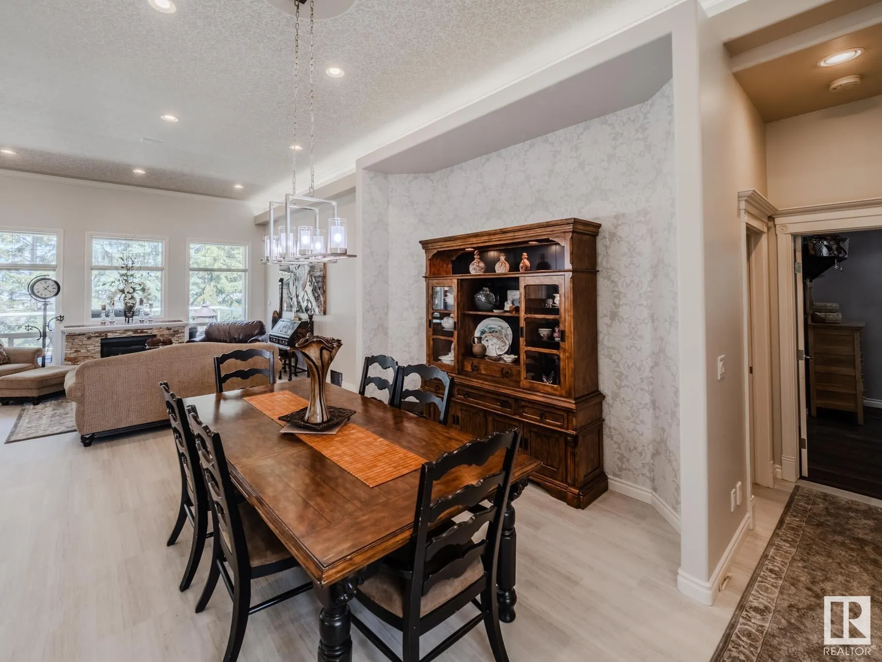 301 ESTATE Drive