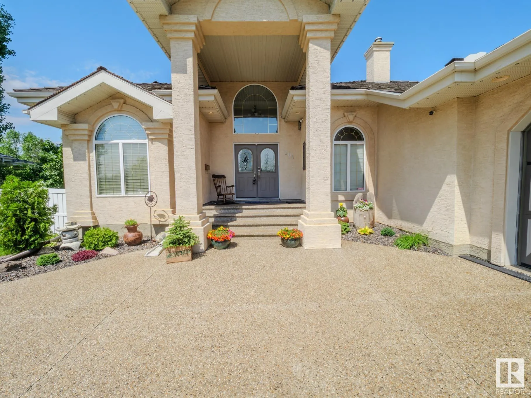 301 ESTATE Drive