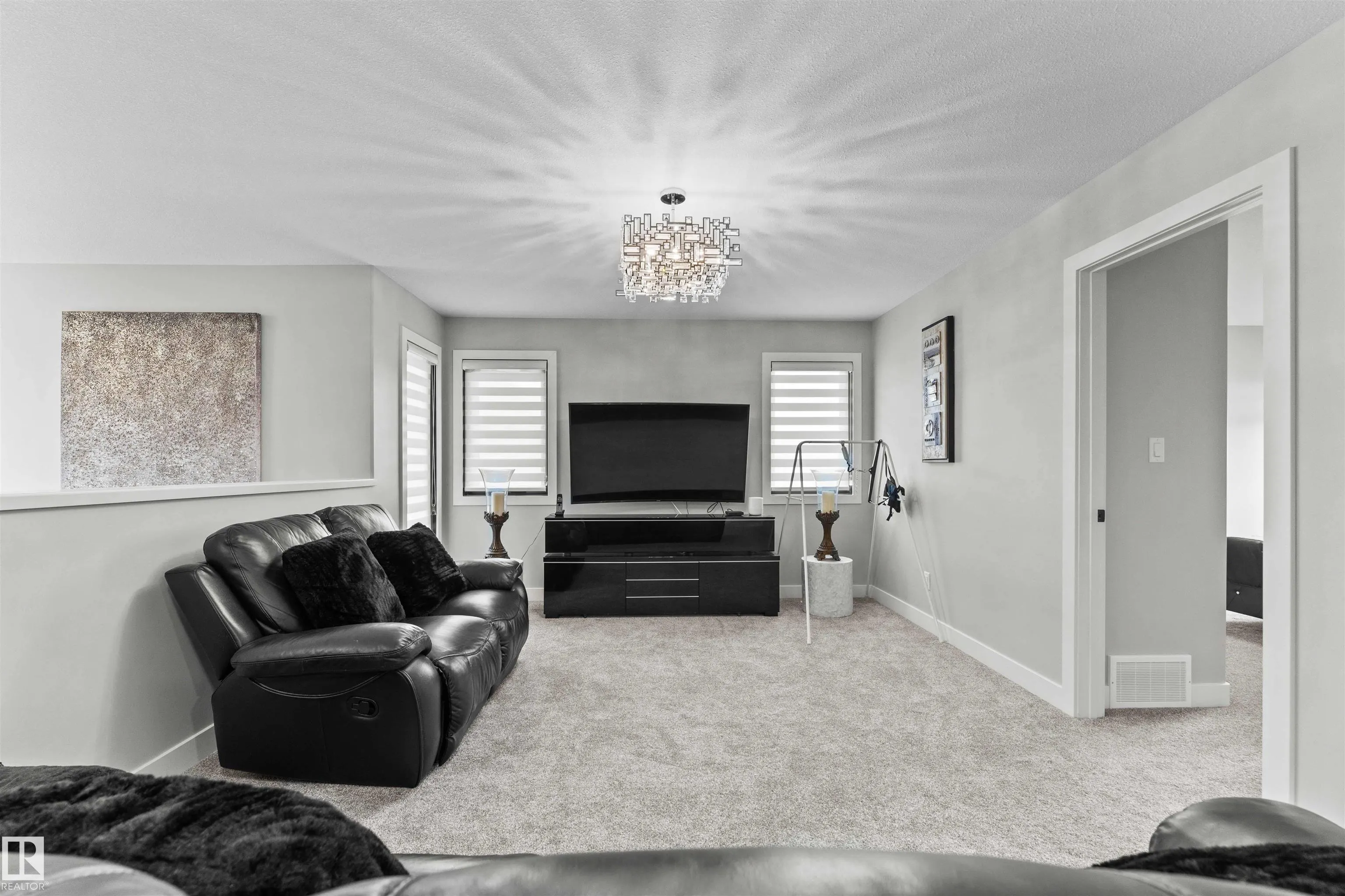 6813 KNOX Loop