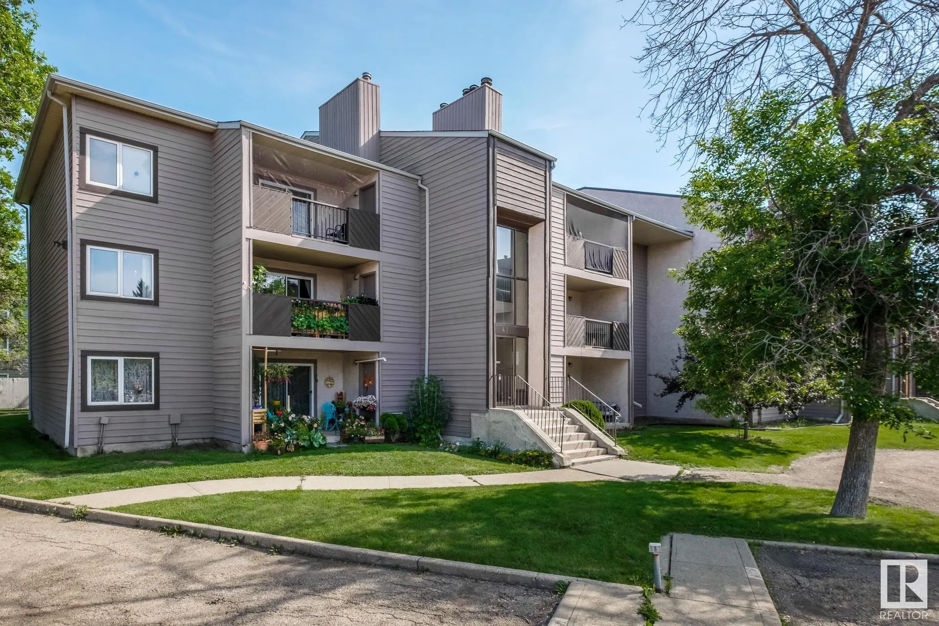 47 AKINS Drive