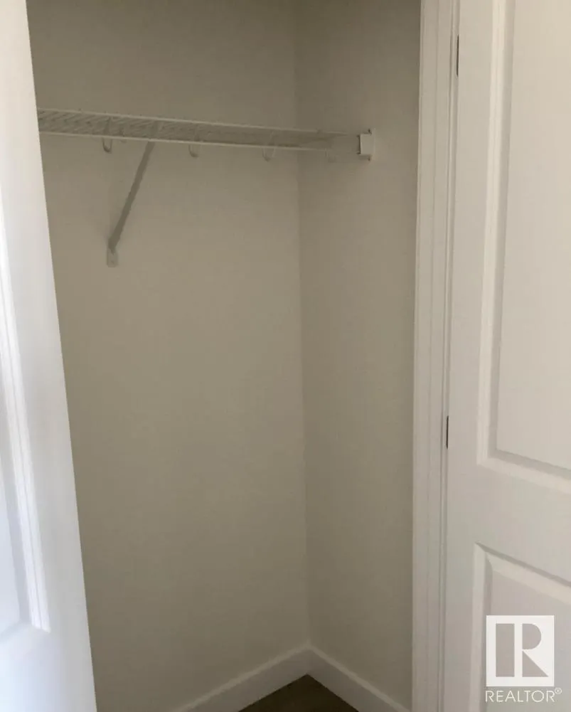122 KINGSBURY Circle