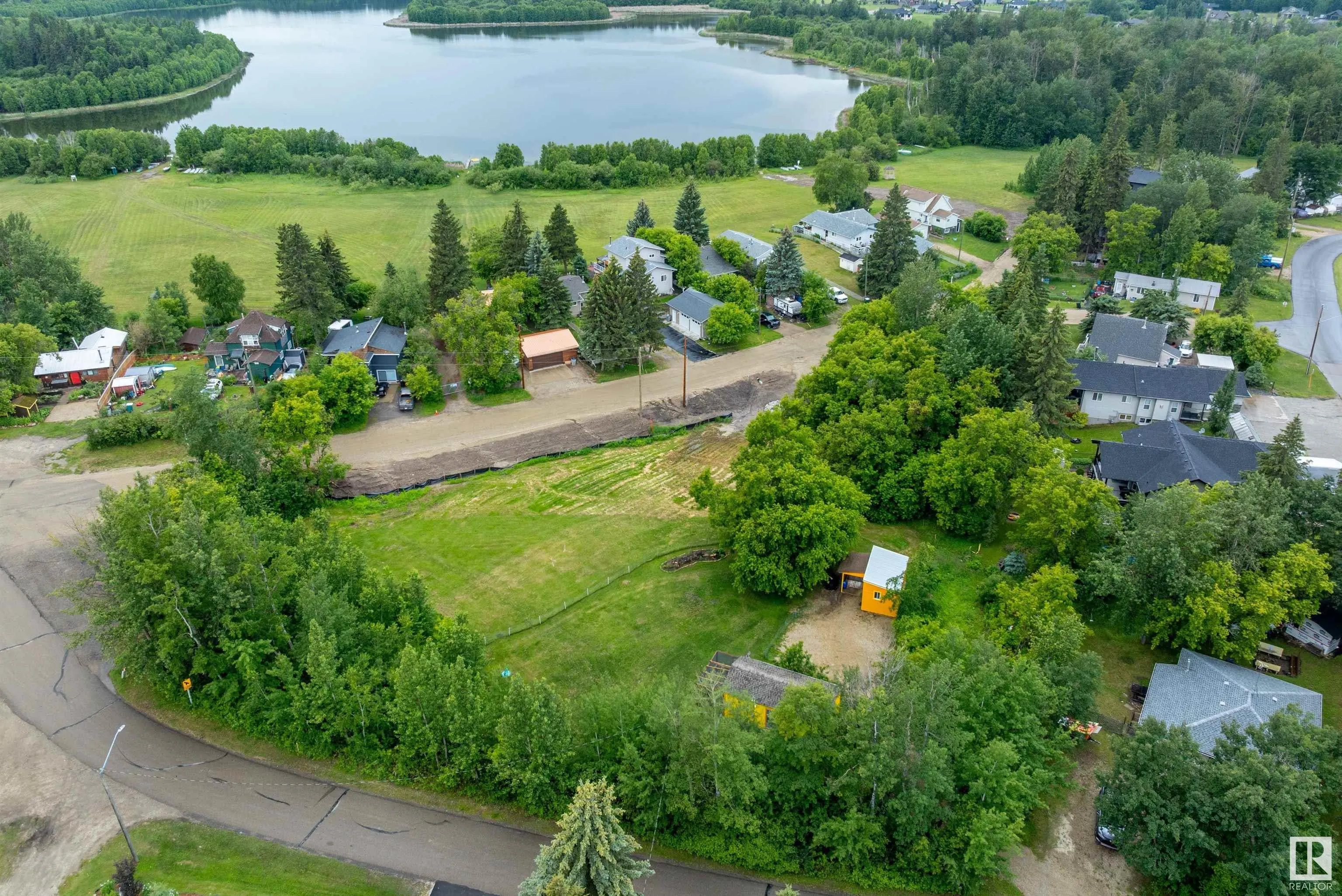 719 LAKESIDE Drive