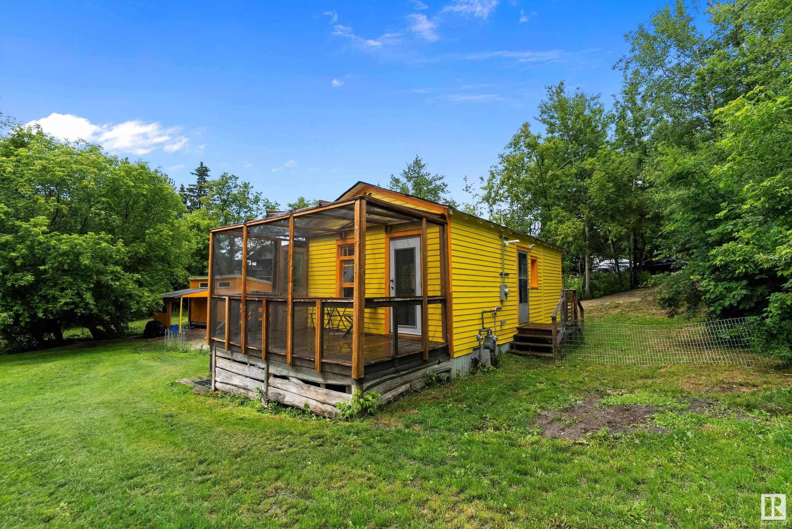 719 LAKESIDE Drive
