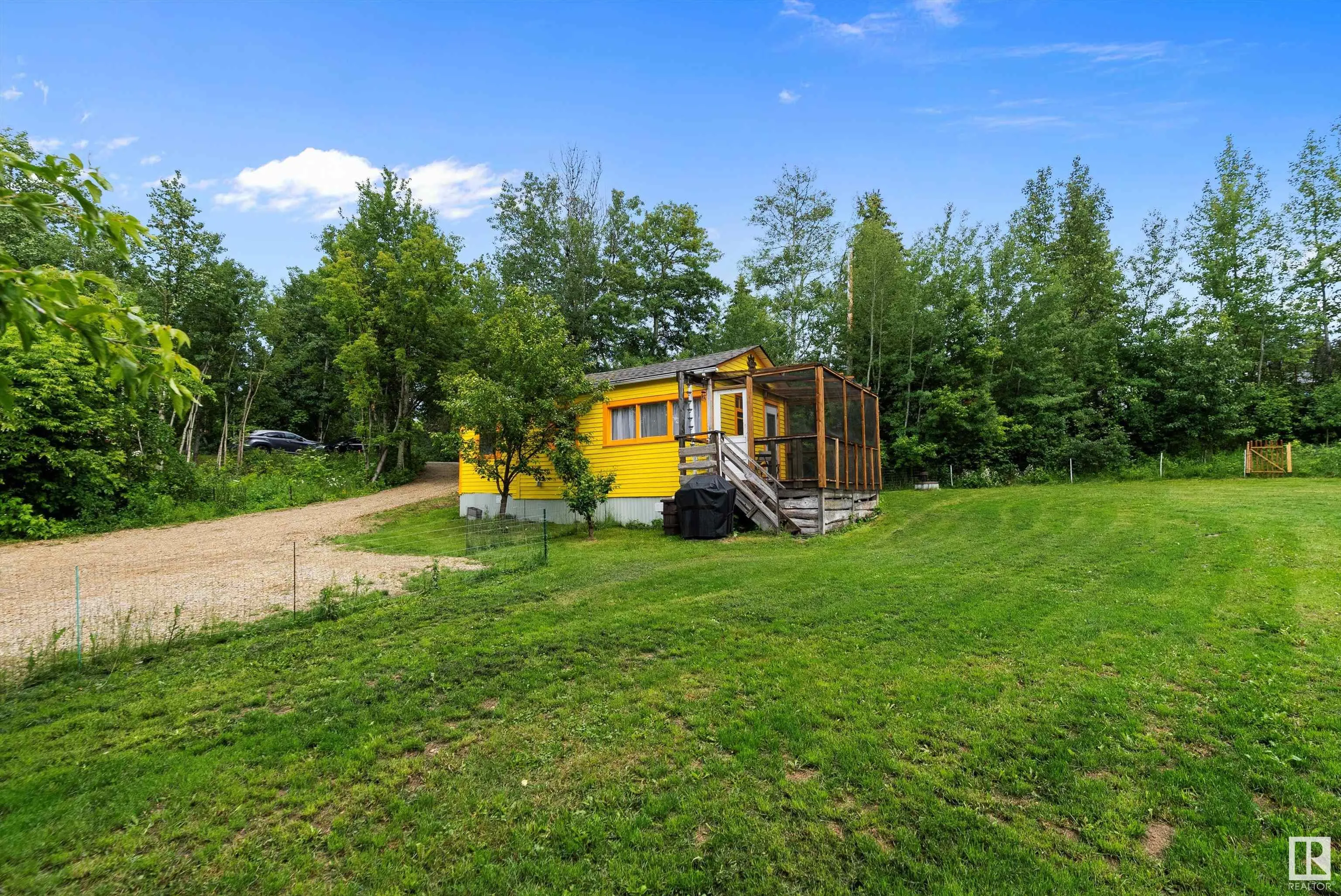 719 LAKESIDE Drive