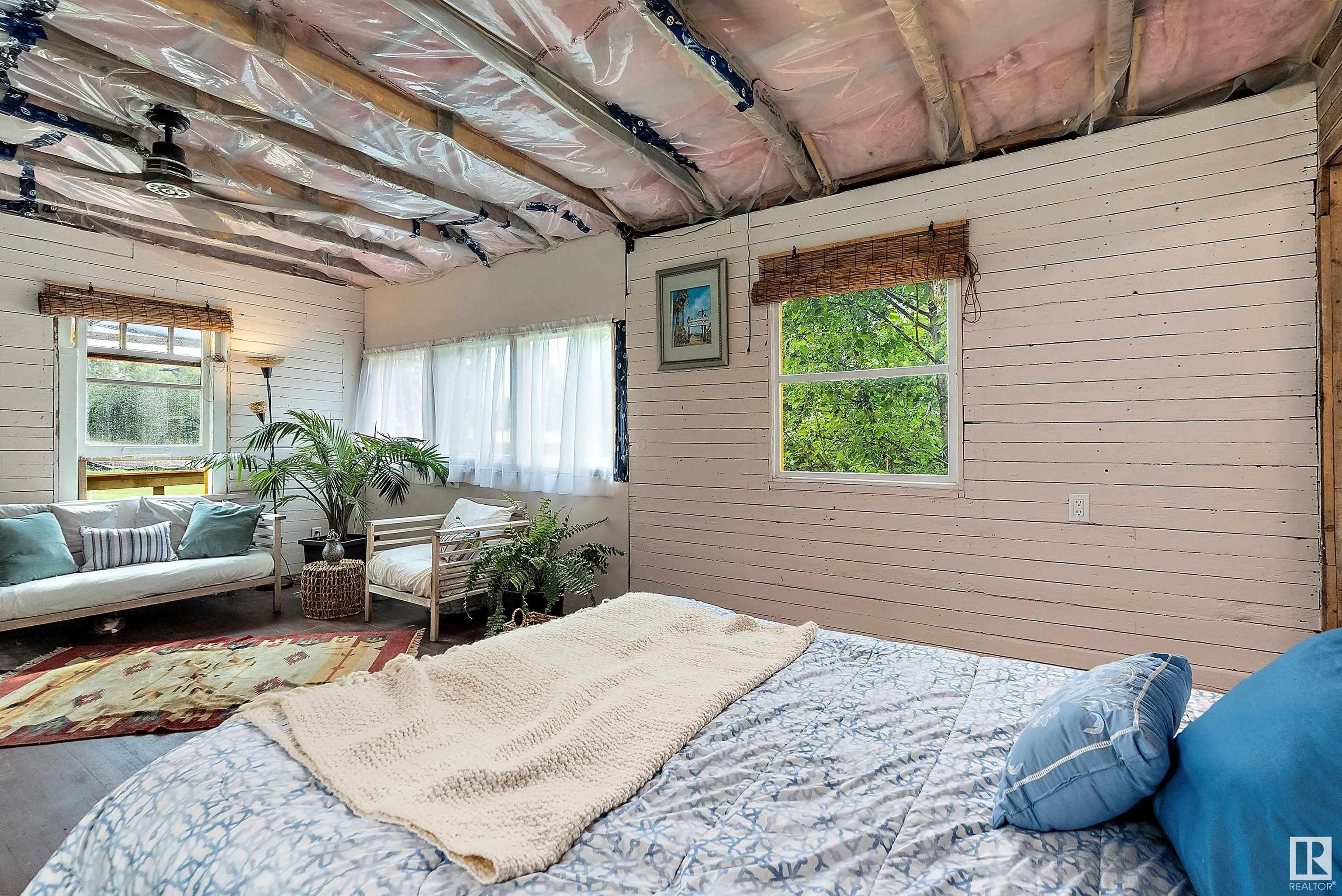 719 LAKESIDE Drive