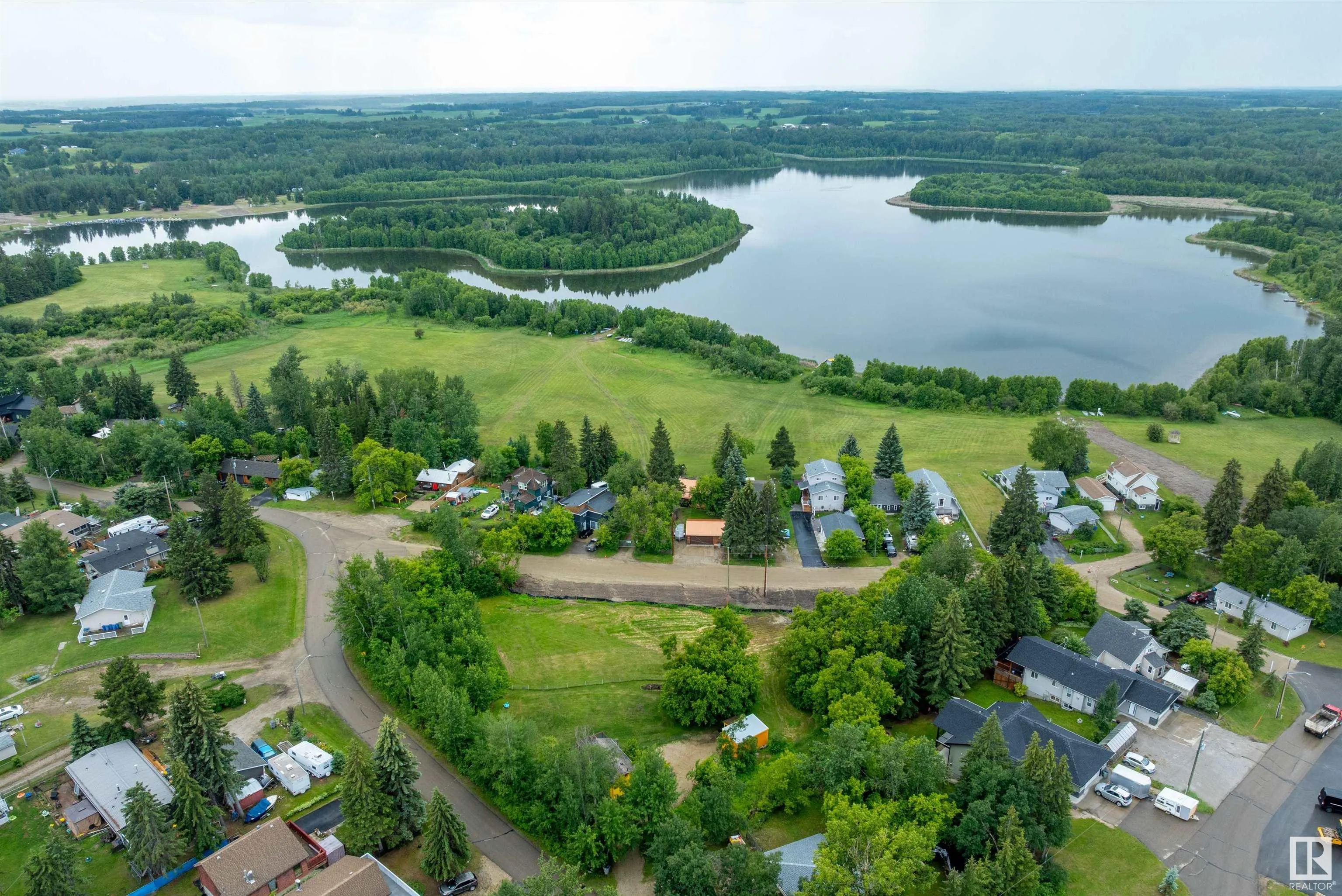 719 LAKESIDE Drive