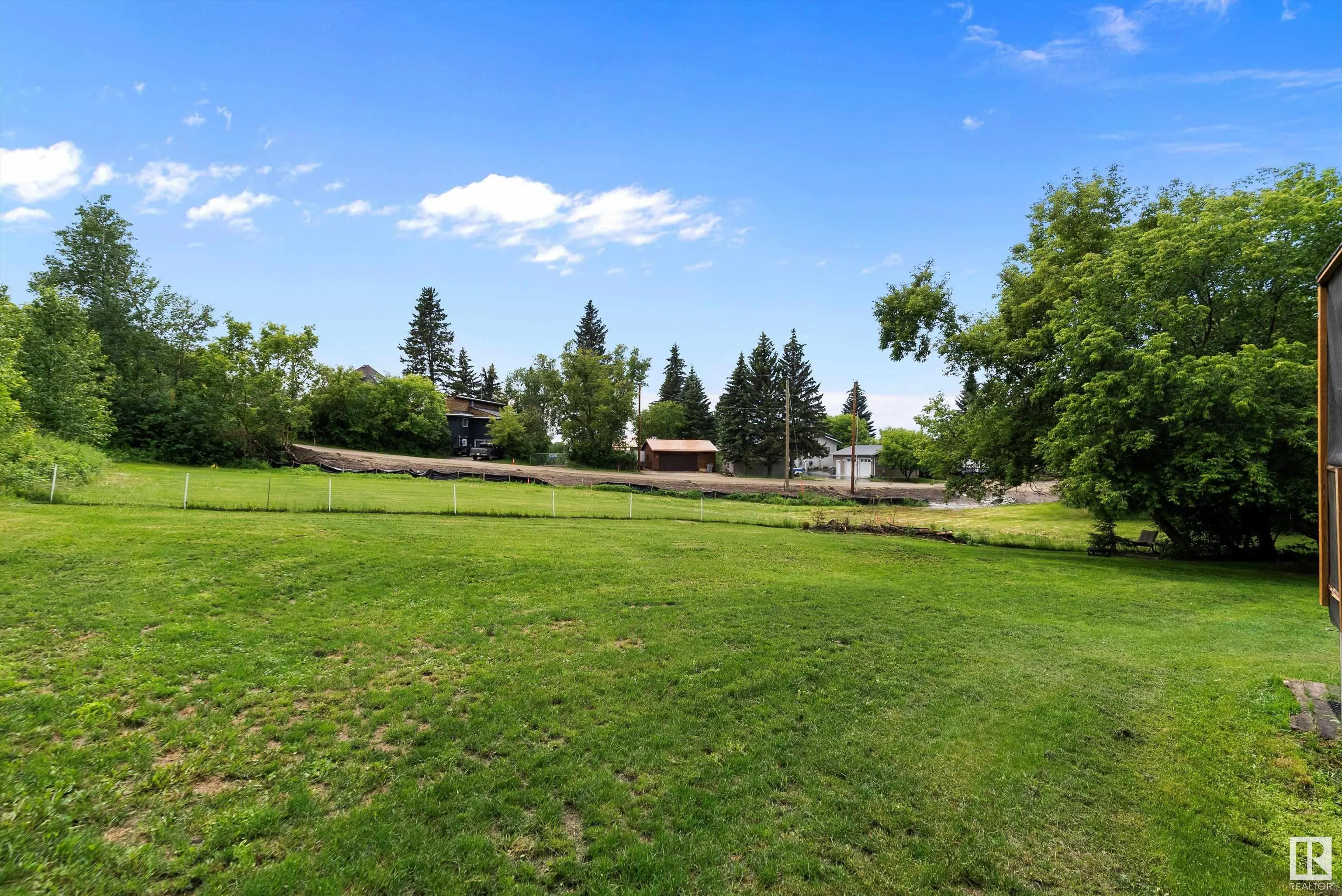 719 LAKESIDE Drive