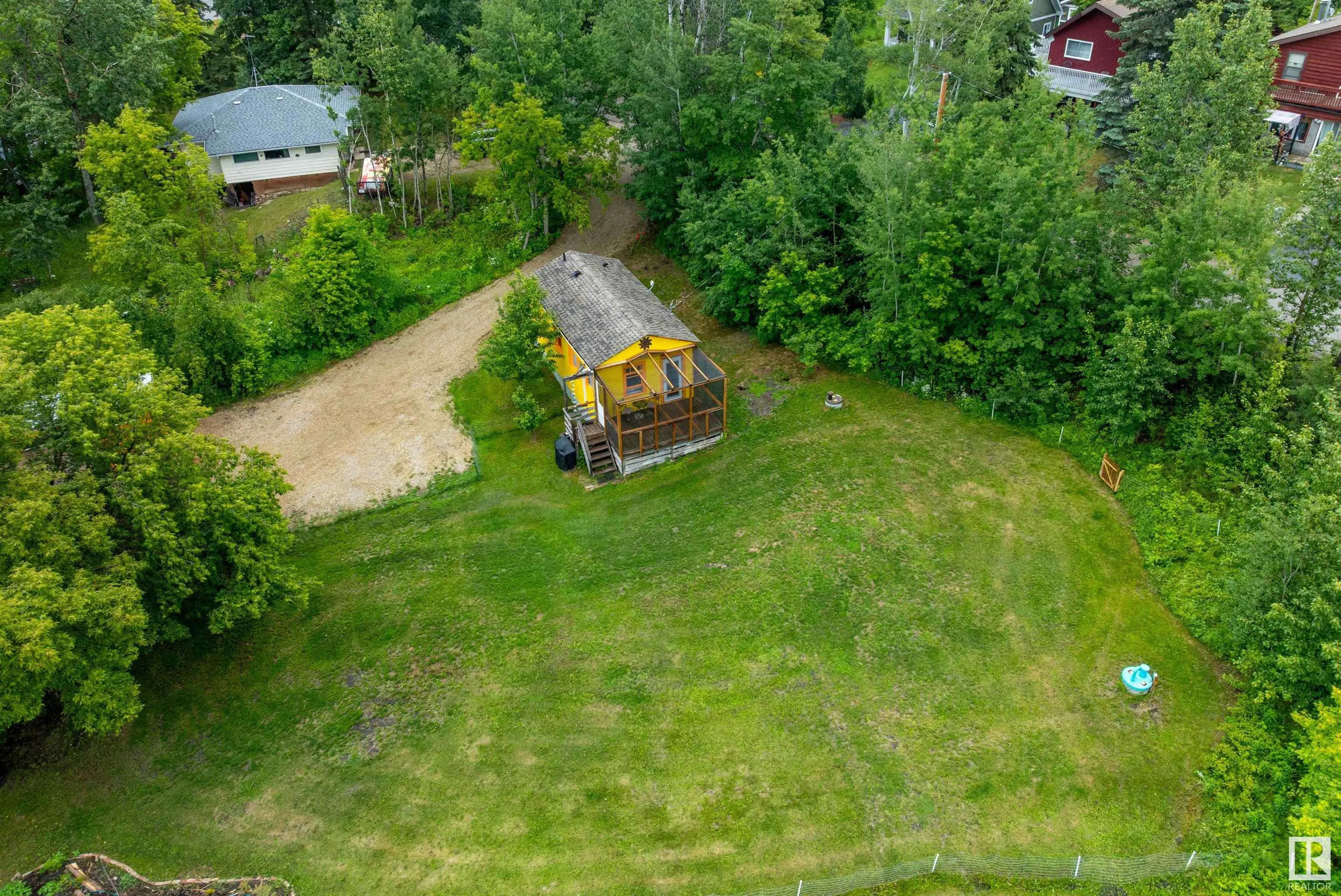 719 LAKESIDE Drive