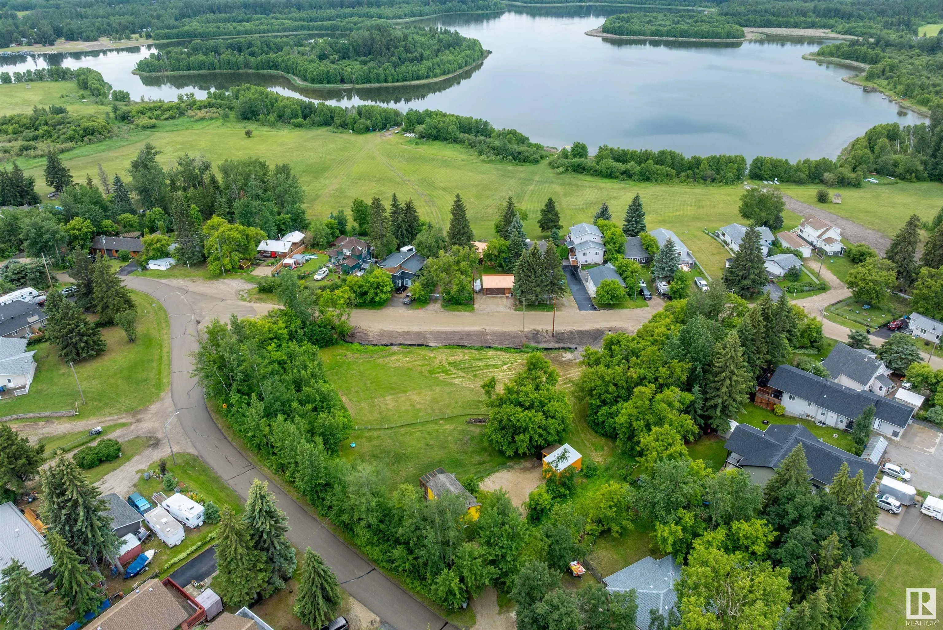719 LAKESIDE Drive