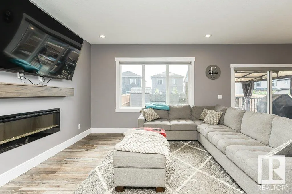 14 COPPERHAVEN Drive