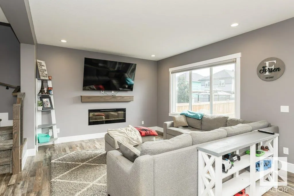 14 COPPERHAVEN Drive