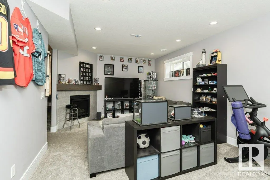 14 COPPERHAVEN Drive