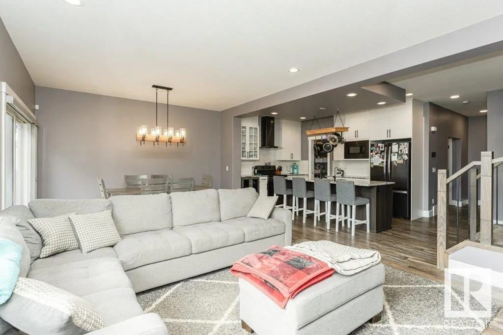 14 COPPERHAVEN Drive