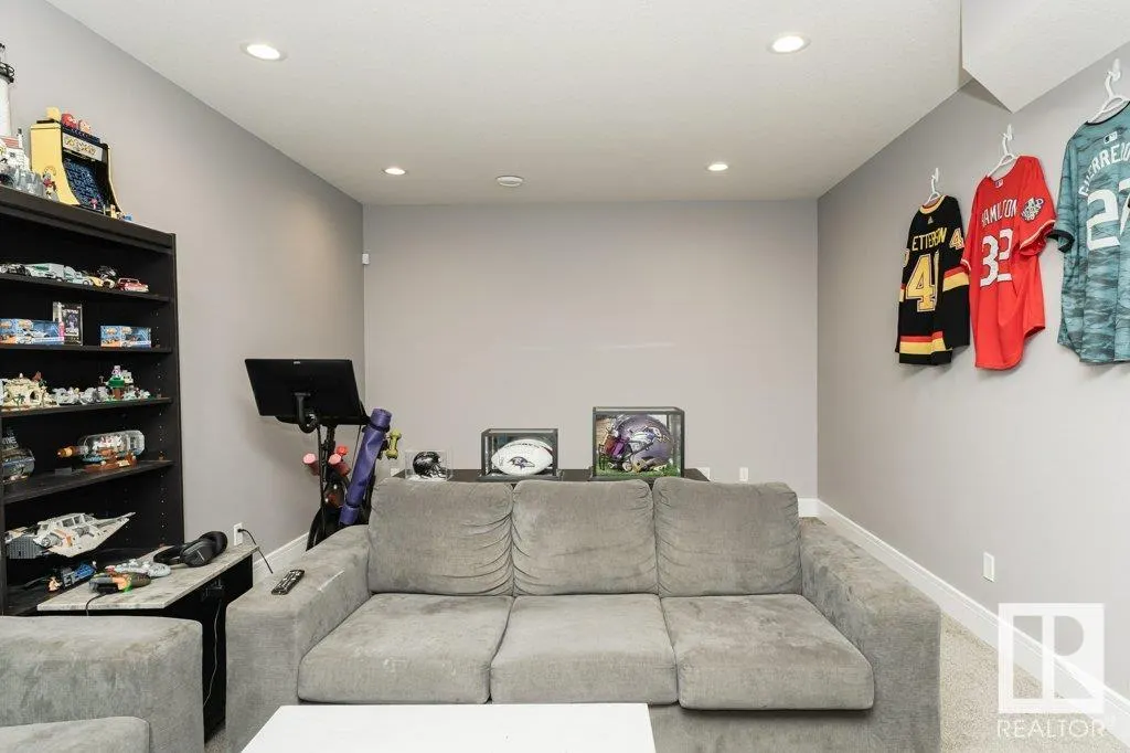 14 COPPERHAVEN Drive