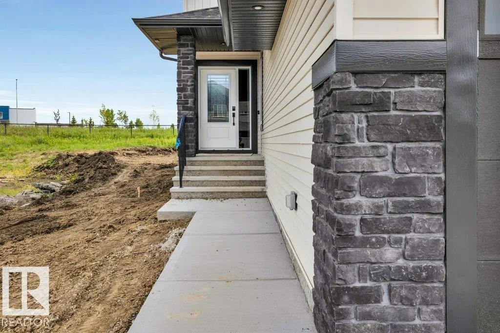 80 HEMINGWAY Crescent