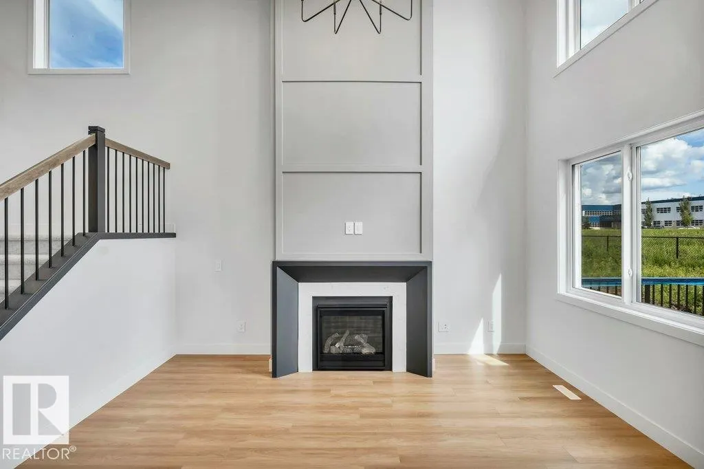 80 HEMINGWAY Crescent