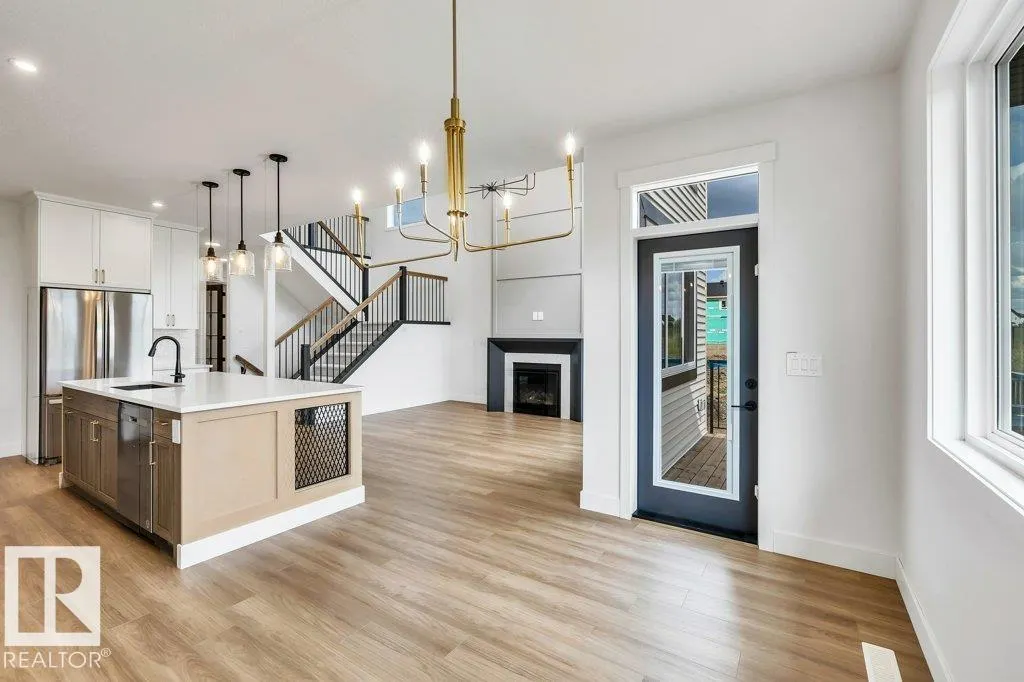 80 HEMINGWAY Crescent