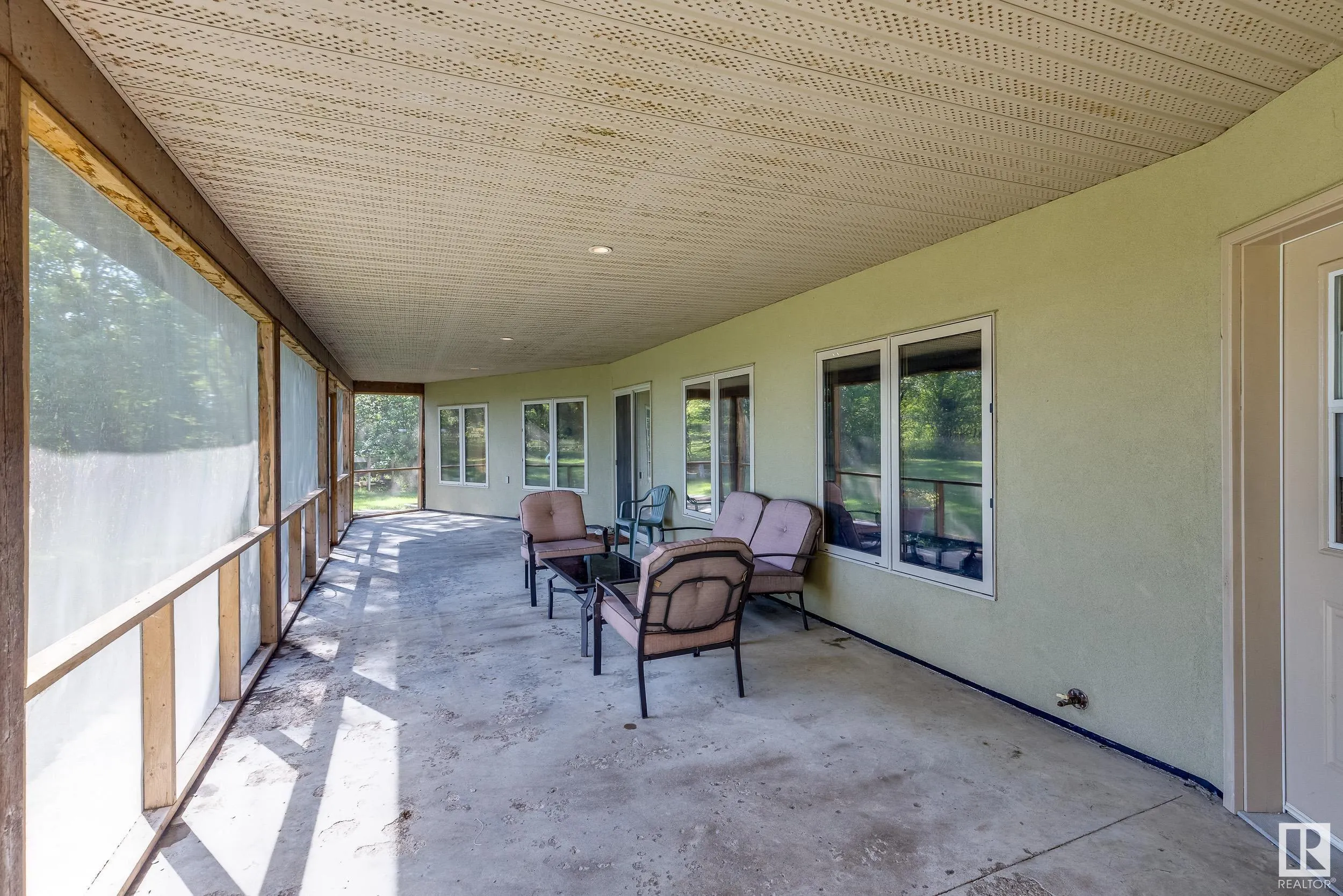 602 Pheasant Close