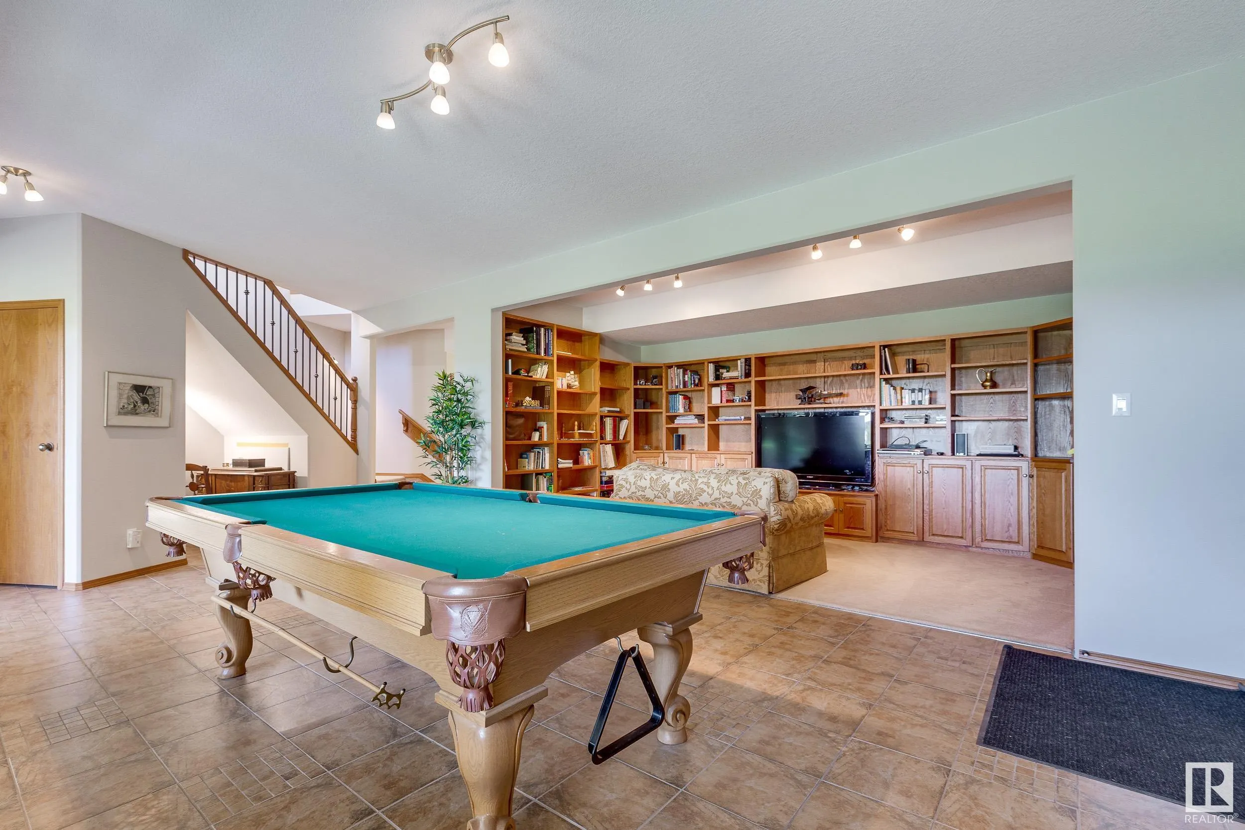 602 Pheasant Close