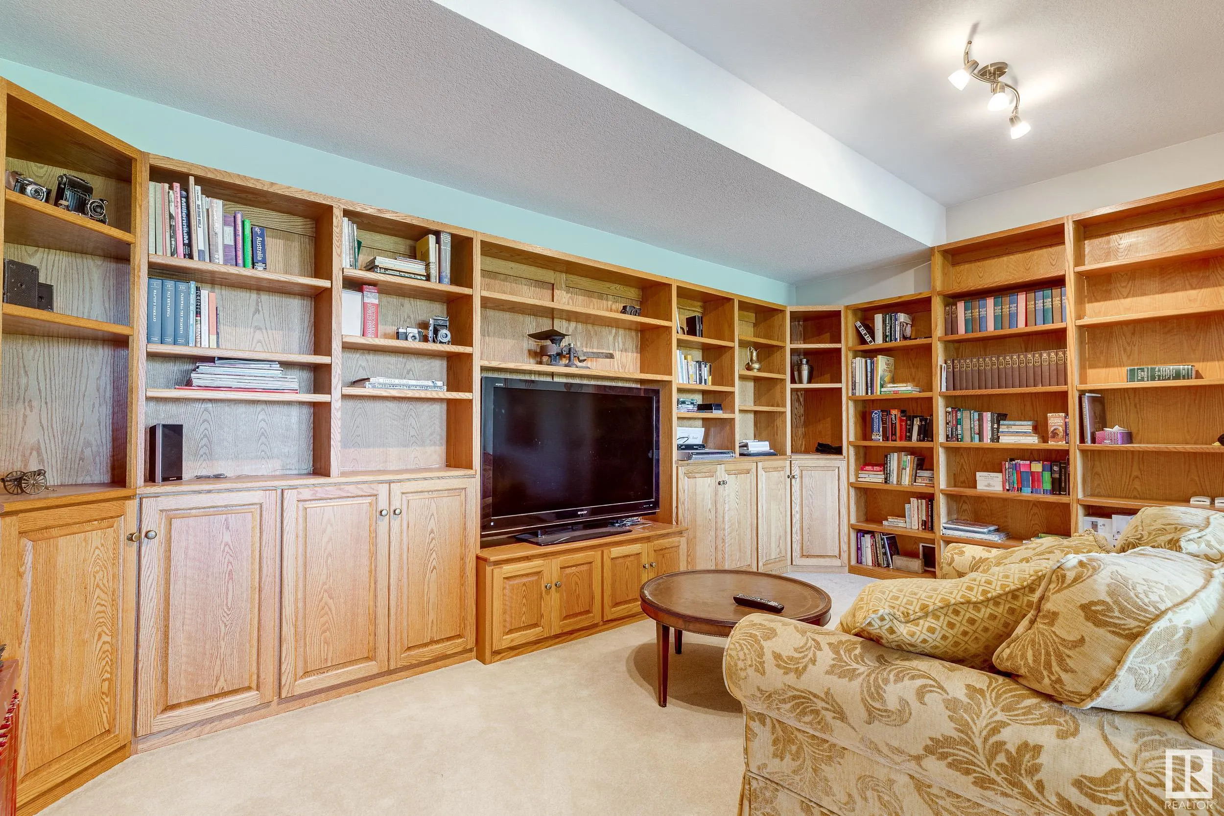 602 Pheasant Close