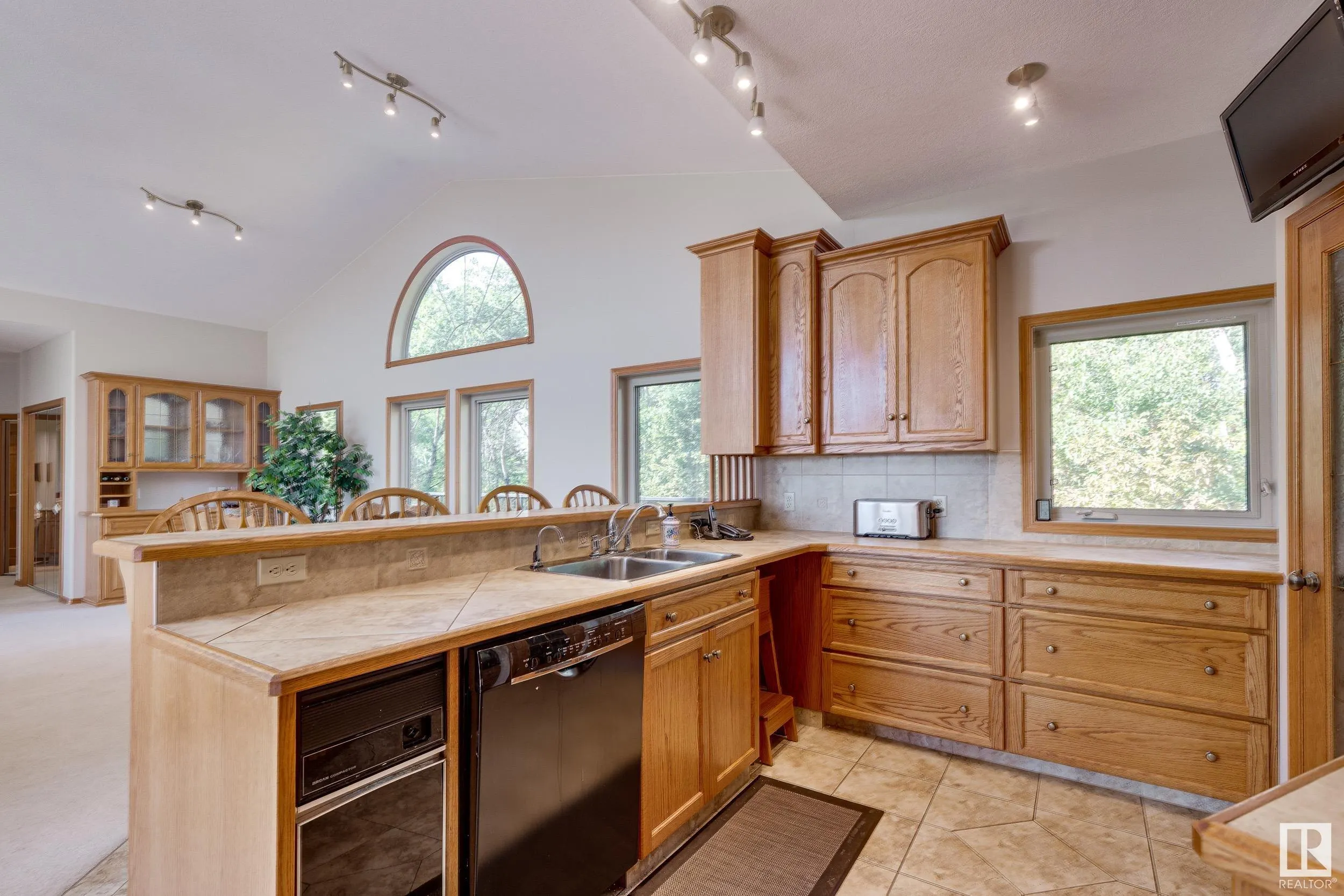 602 Pheasant Close