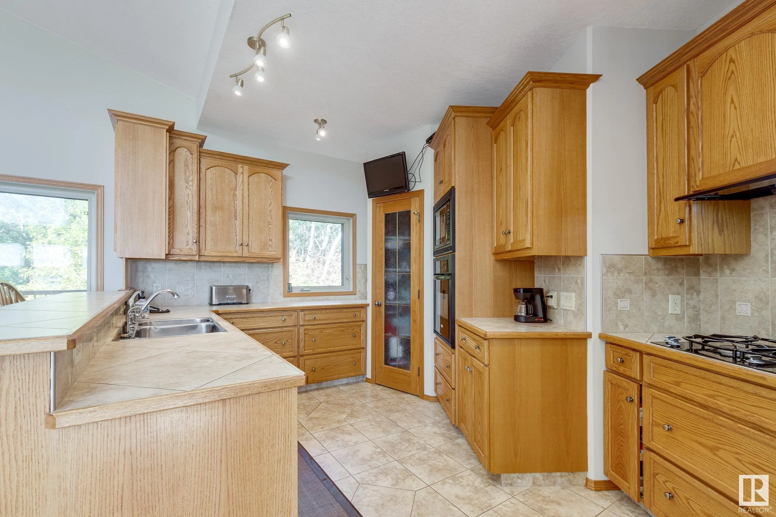 602 Pheasant Close