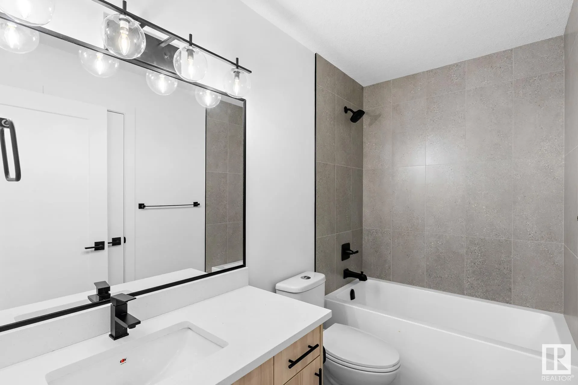 123 Hilton Cove