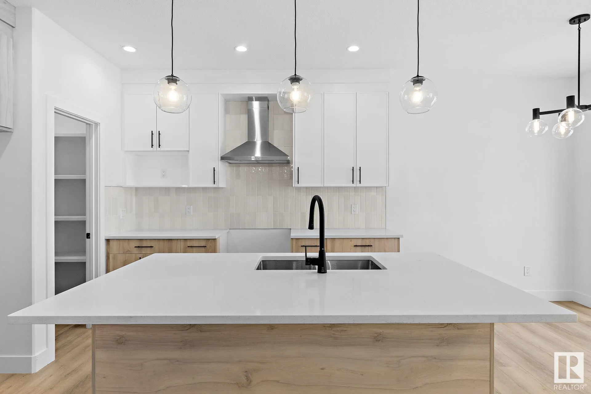 123 Hilton Cove