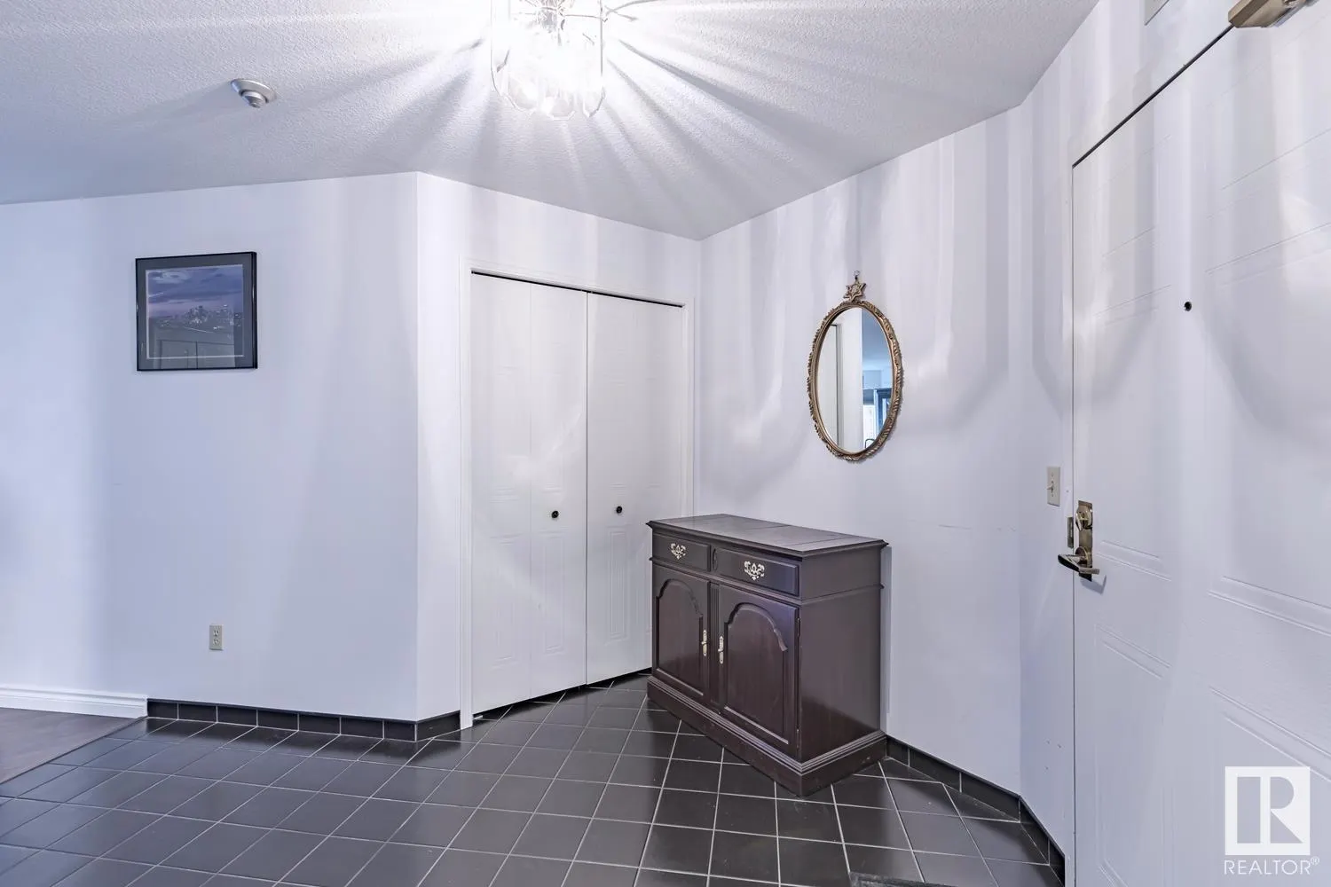 3 Perron Street