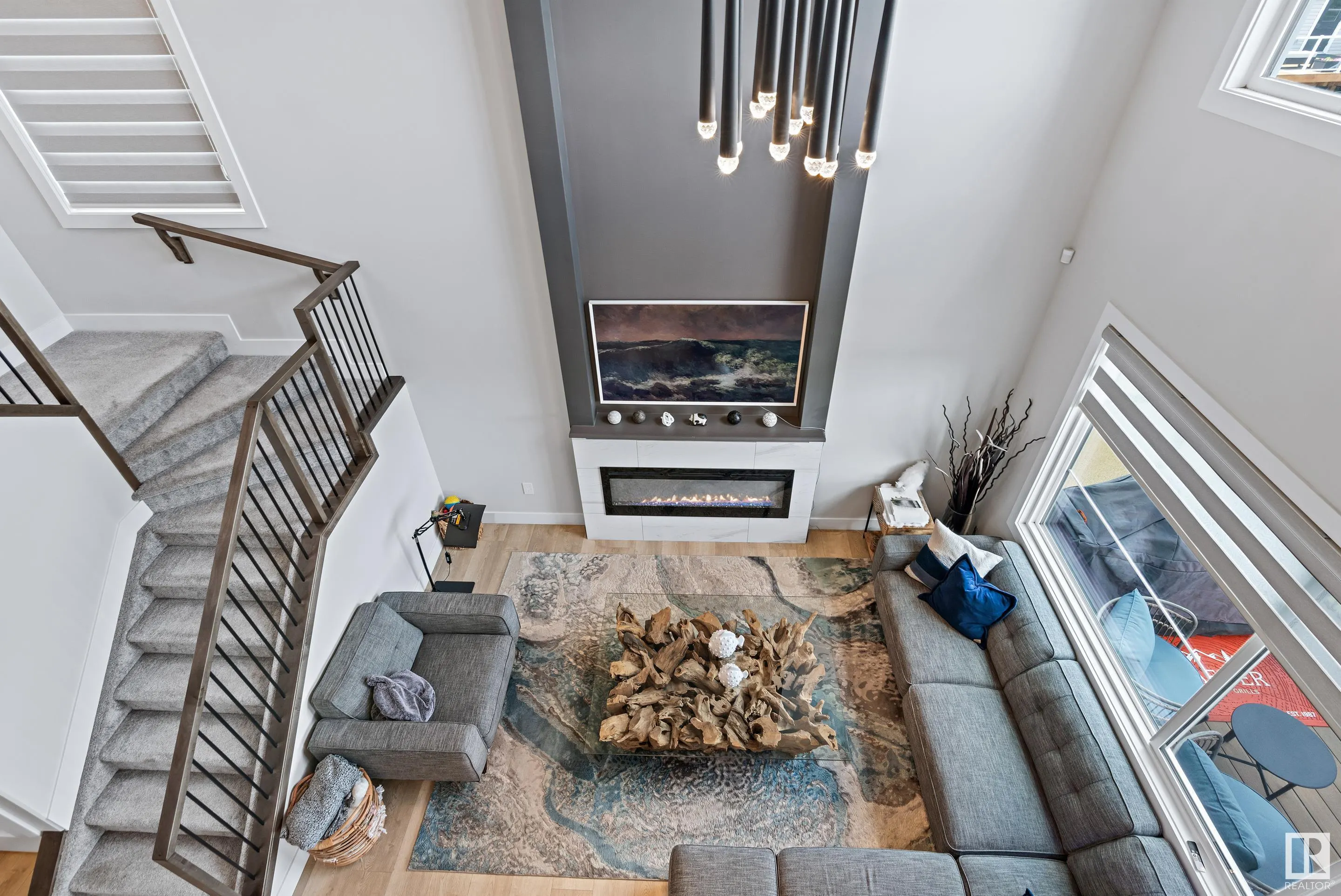 570 MEADOWVIEW Drive