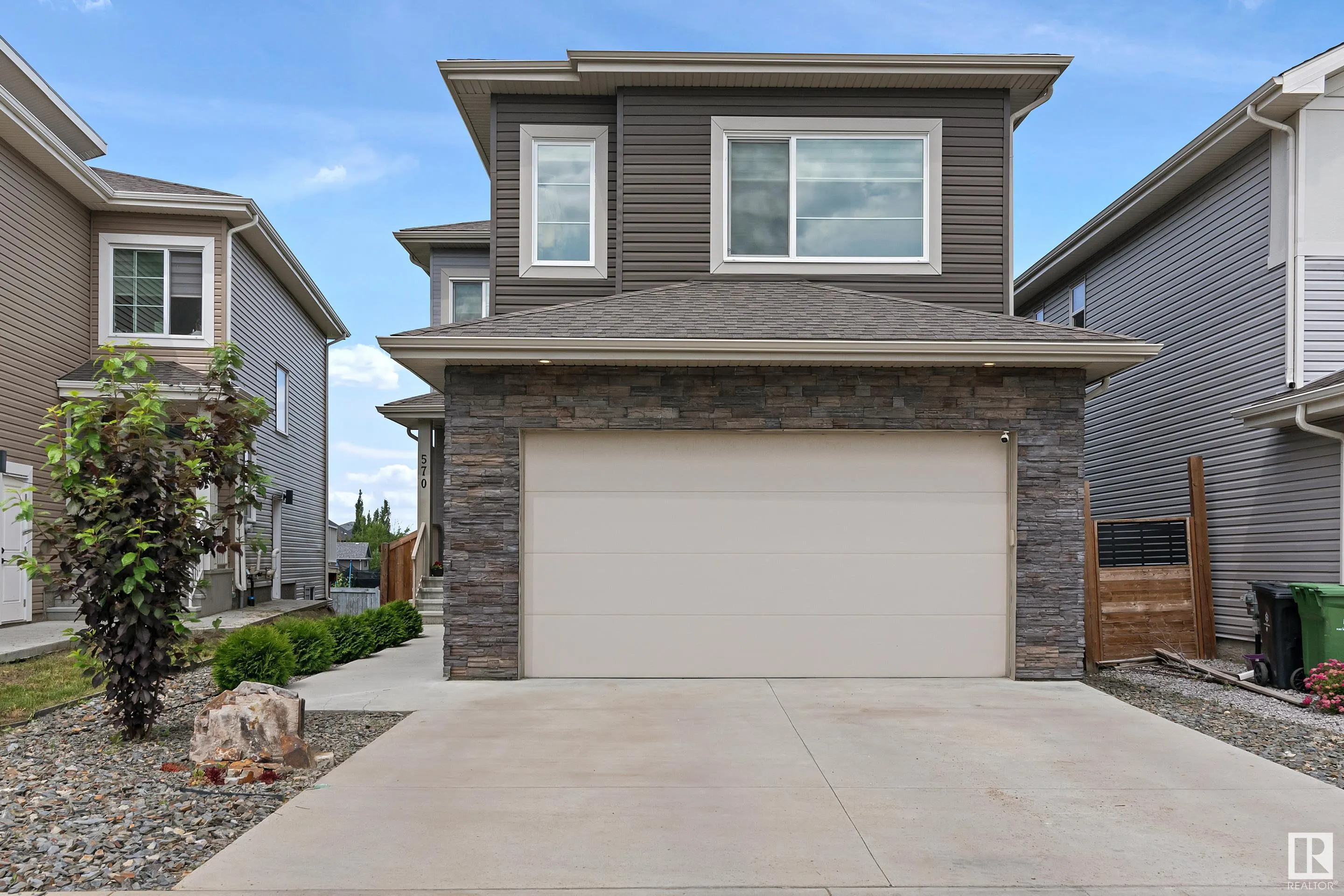 570 MEADOWVIEW Drive