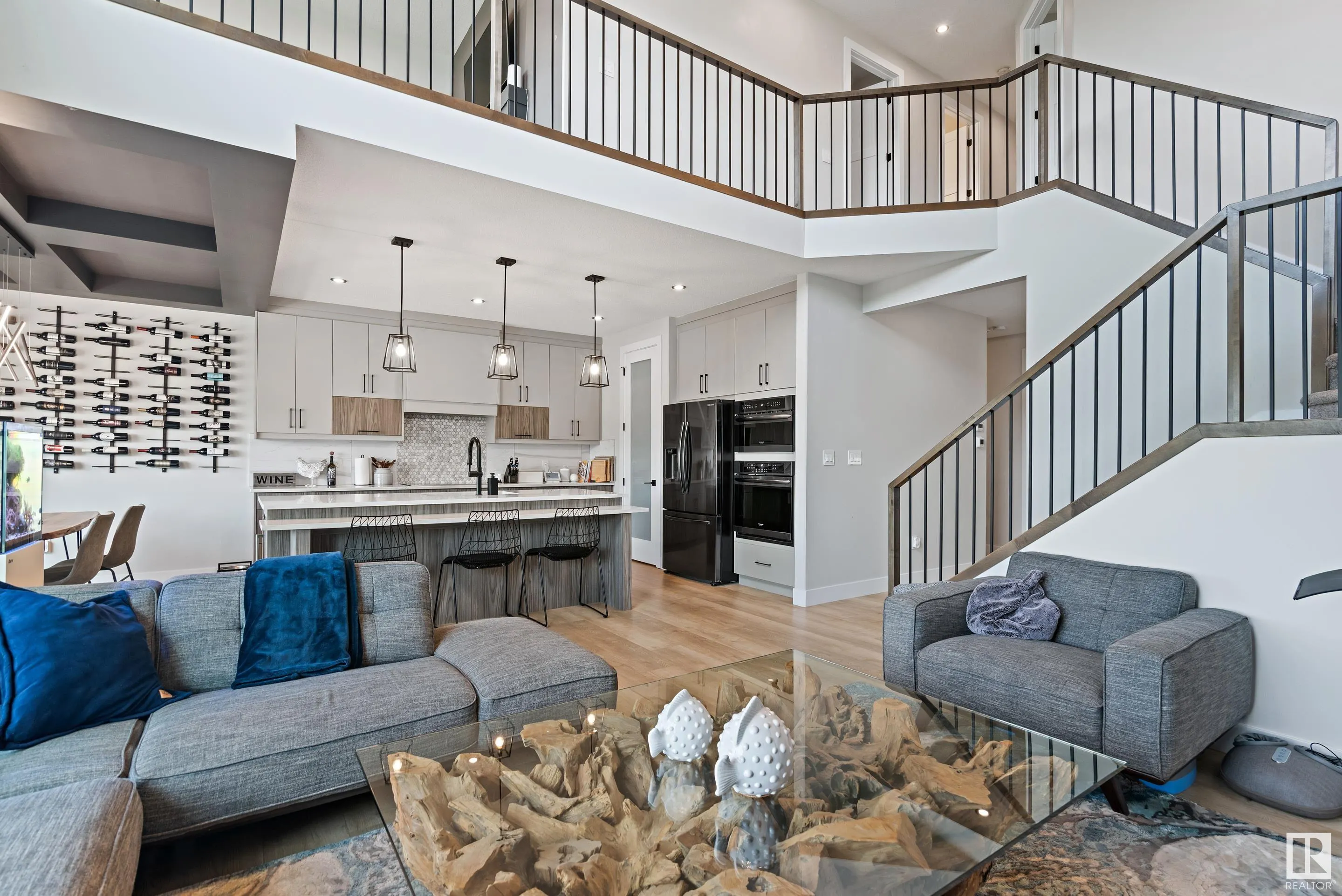 570 MEADOWVIEW Drive
