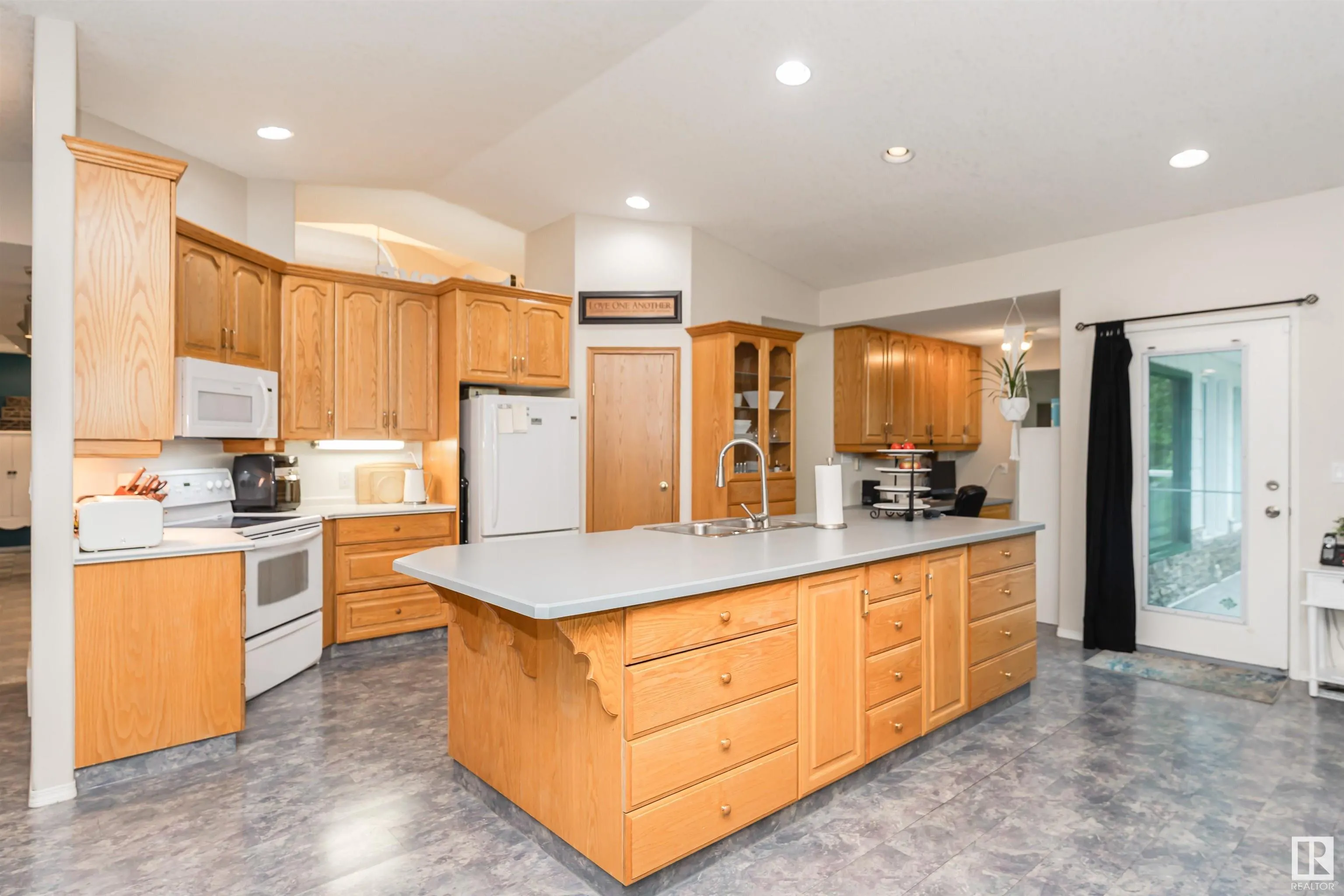53 STURGEON Road