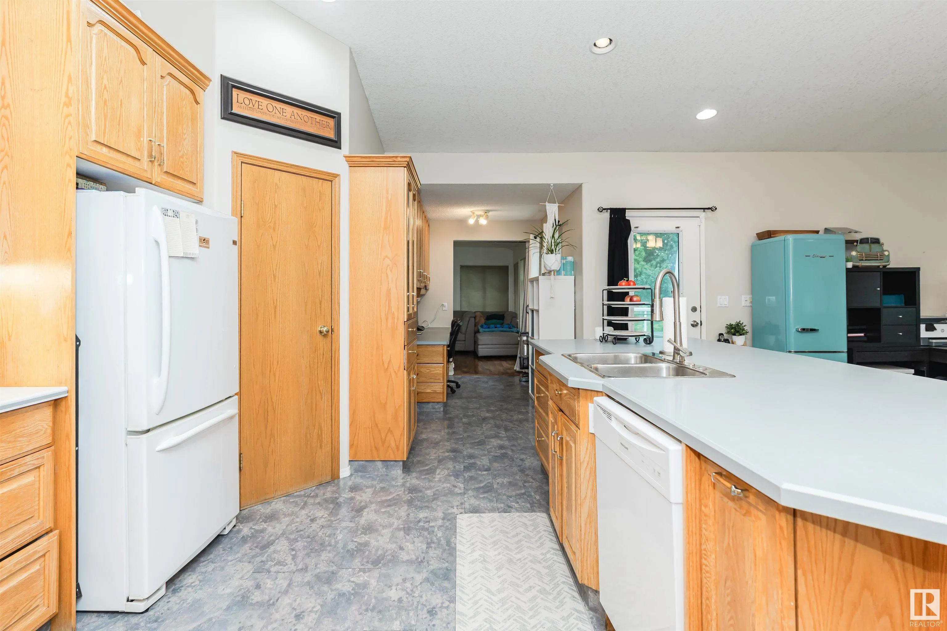 53 STURGEON Road