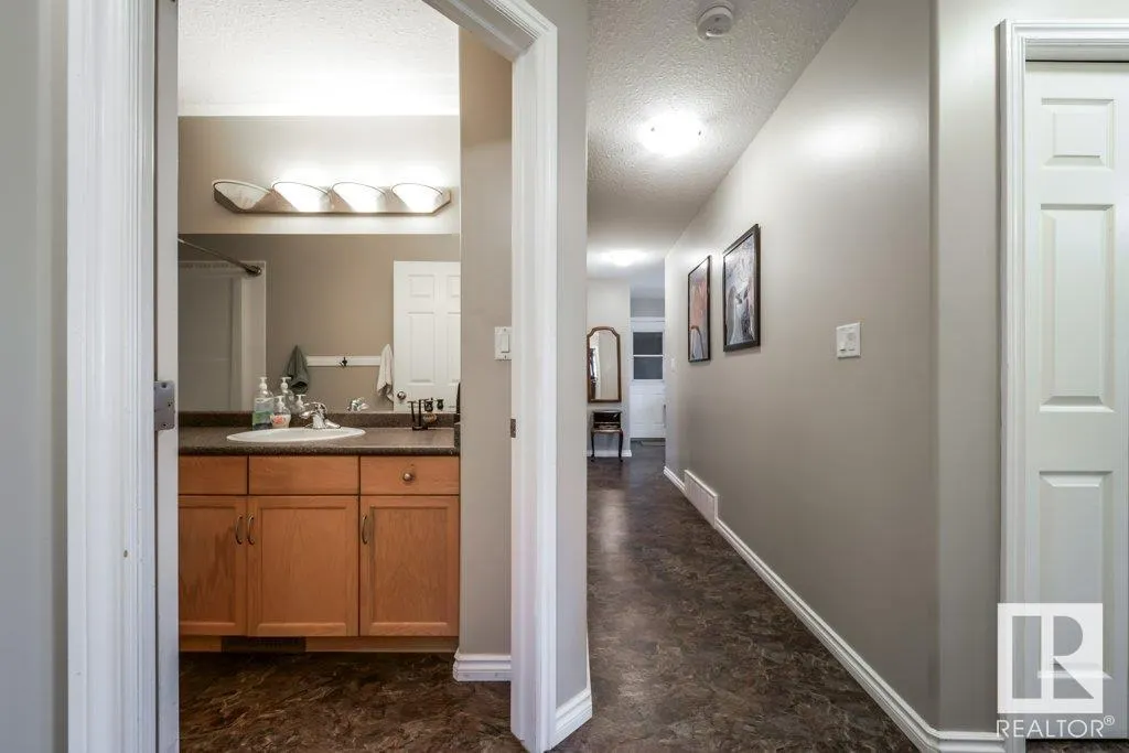 14 WOODS Court