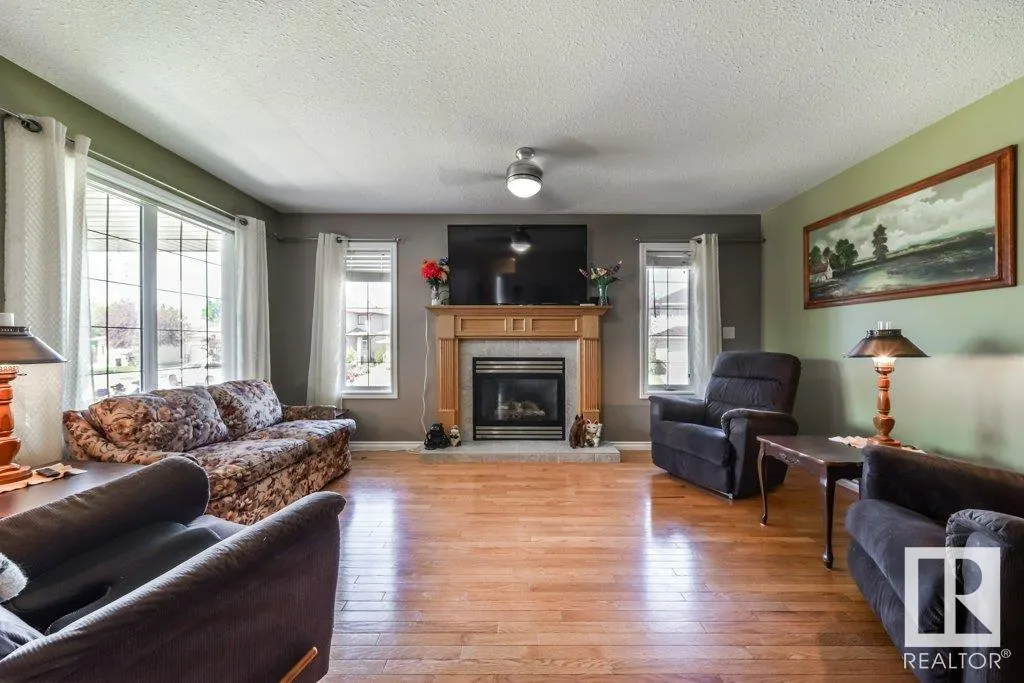 14 WOODS Court