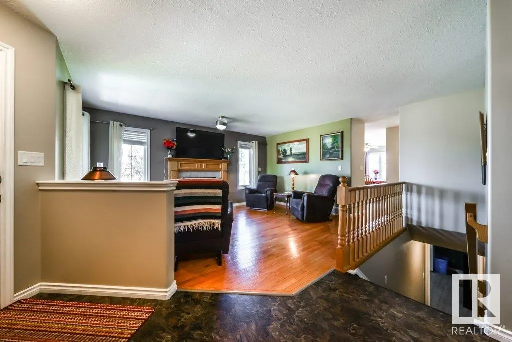 14 WOODS Court