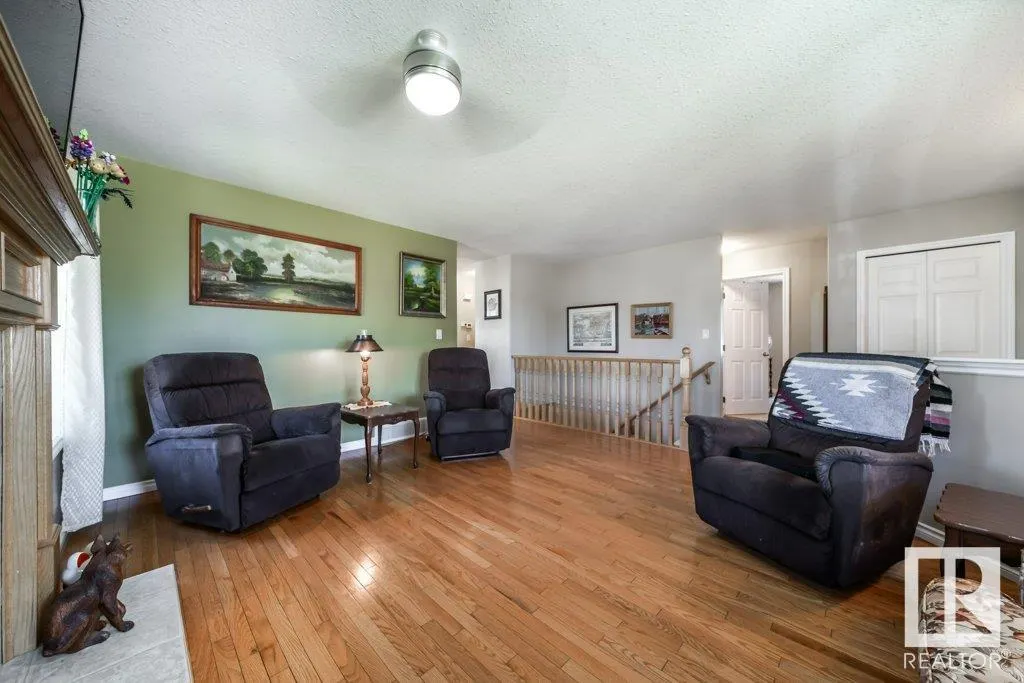 14 WOODS Court