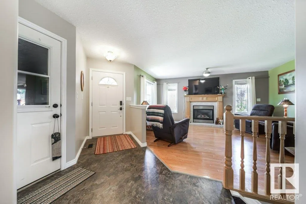 14 WOODS Court