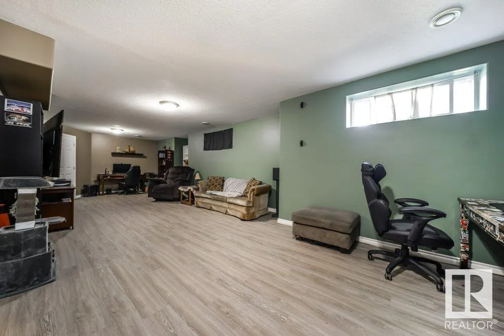 14 WOODS Court