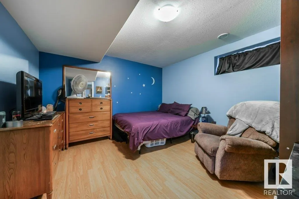 14 WOODS Court